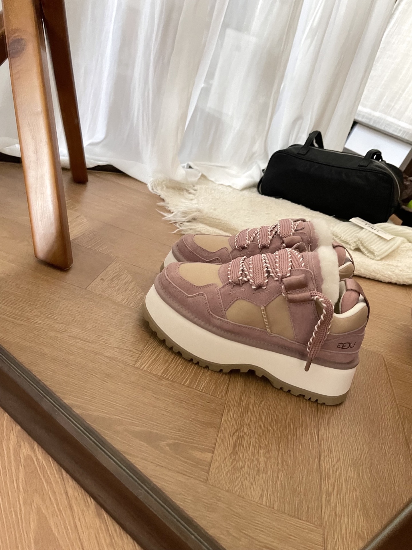 𝐔𝐆𝐆｜艾秋梅尔系列hanni同款厚底太爱了，又特别轻便好穿，搭配袜子有种甜度超标少女感，厚底增高设计，