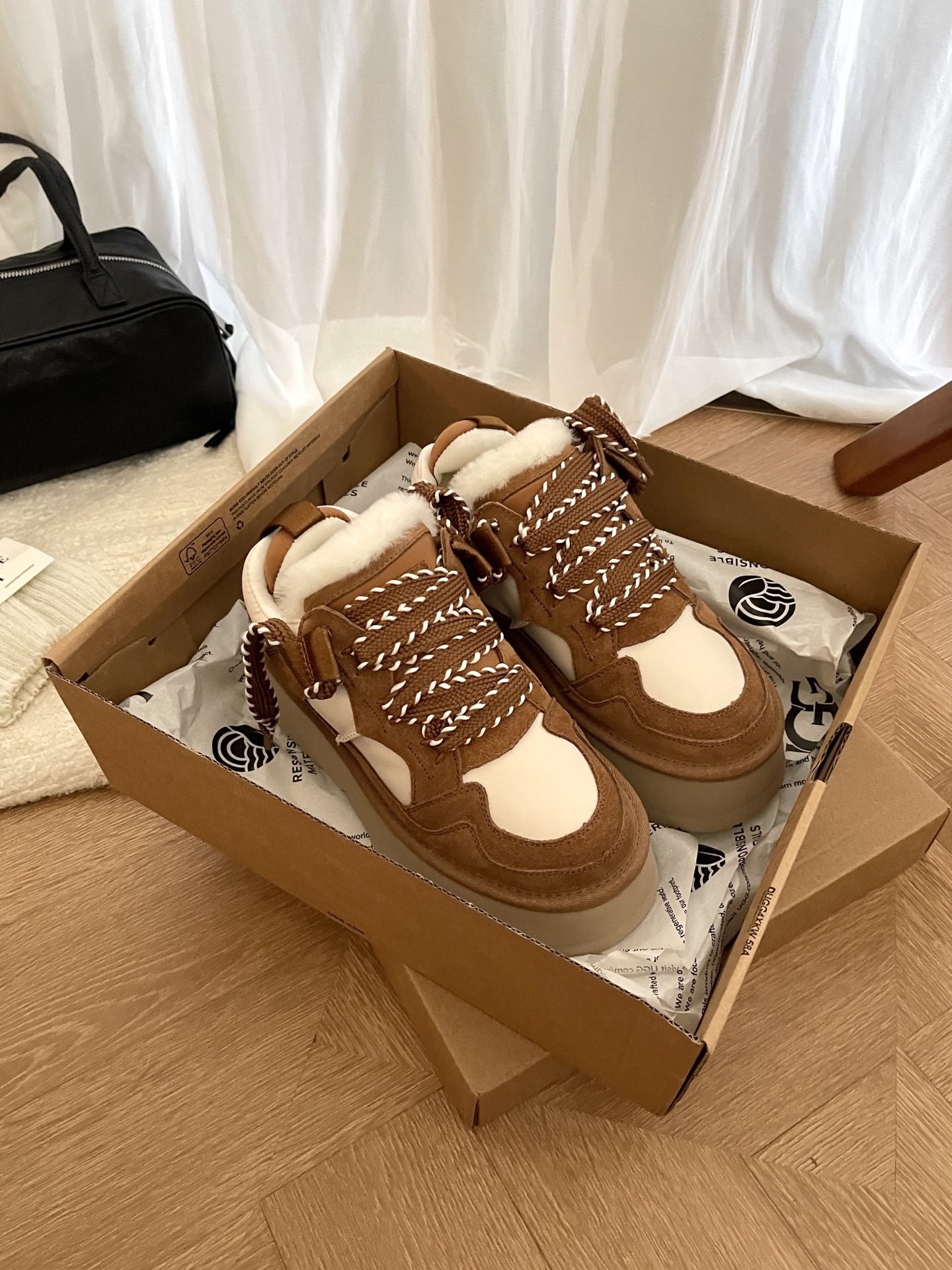𝐔𝐆𝐆|艾秋梅尔系列hanni同款厚底太爱了,又特别轻便好穿,搭配袜子有种甜度超标少女感,厚底增高设计,