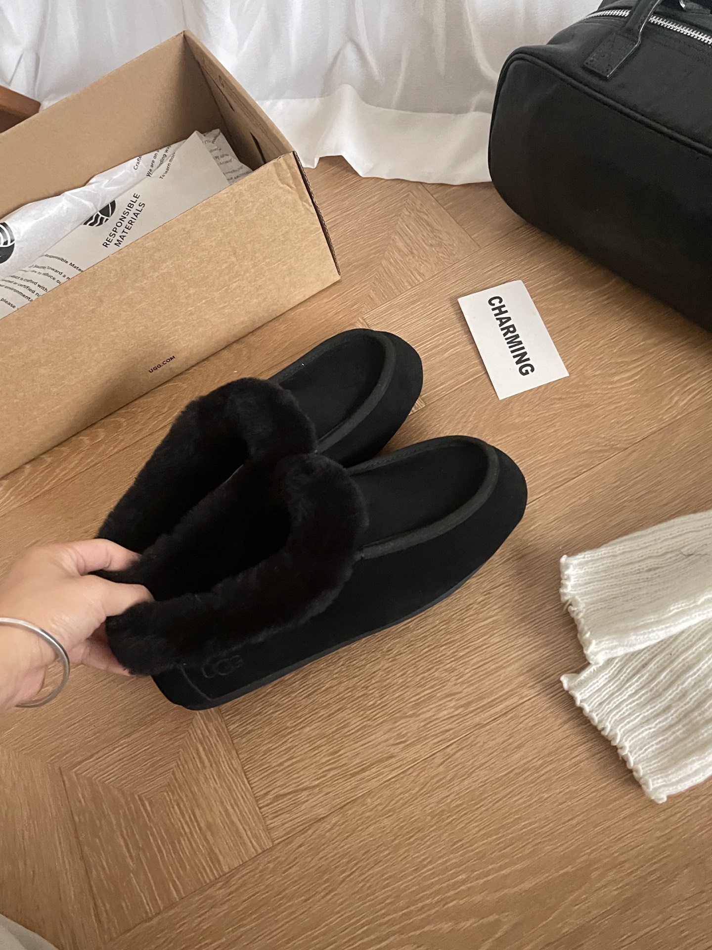 𝐔𝐆𝐆｜安思丽穆勒鞋25冬新款三色可选 轻便一脚蹬10毫米羊毛 舒适可爱毛拖感受被松软羊毛包裏的感觉柔软