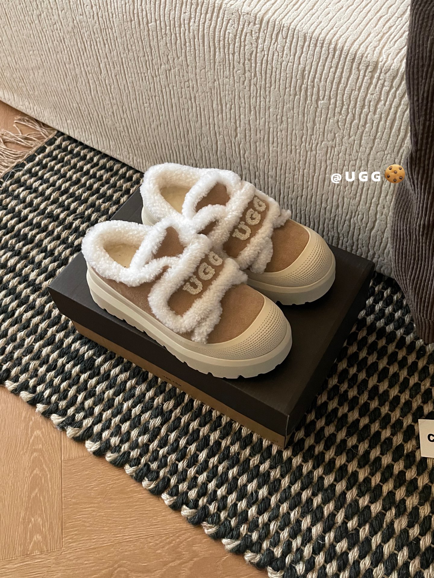 🔥𝐔𝐆𝐆 | 澳版翼毛休闲半拖一脚蹬太好穿这个好萌好轻好便捷不知道该怎么夸真的是一眼心动size：35-