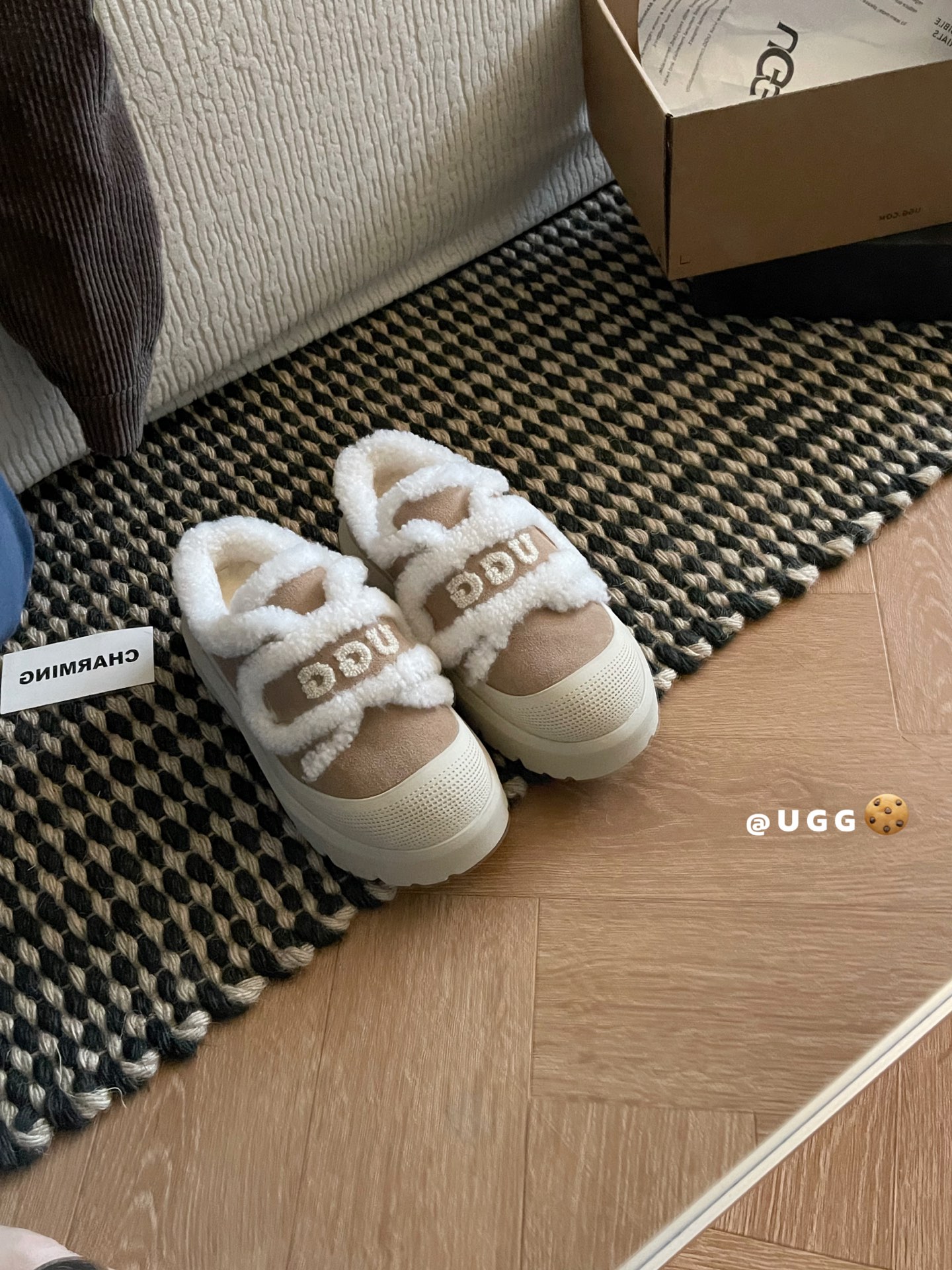 🔥𝐔𝐆𝐆 | 澳版翼毛休闲半拖一脚蹬太好穿这个好萌好轻好便捷不知道该怎么夸真的是一眼心动size：35-