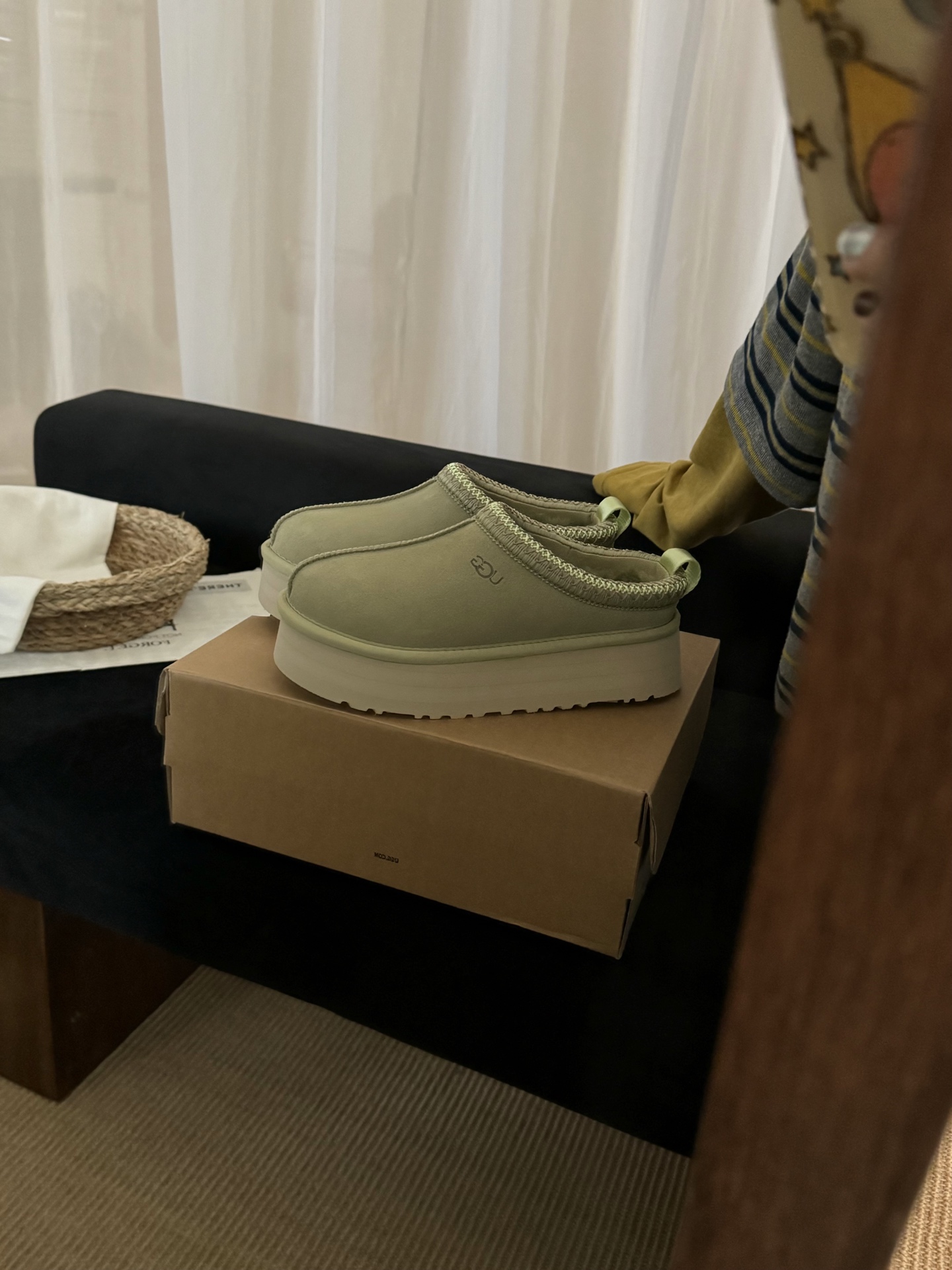 NO:547076,2.0 version matte brass, semi-dragged fur shoes198609092.0版哑光黄铜色,半拖毛毛鞋,Women's Shoes