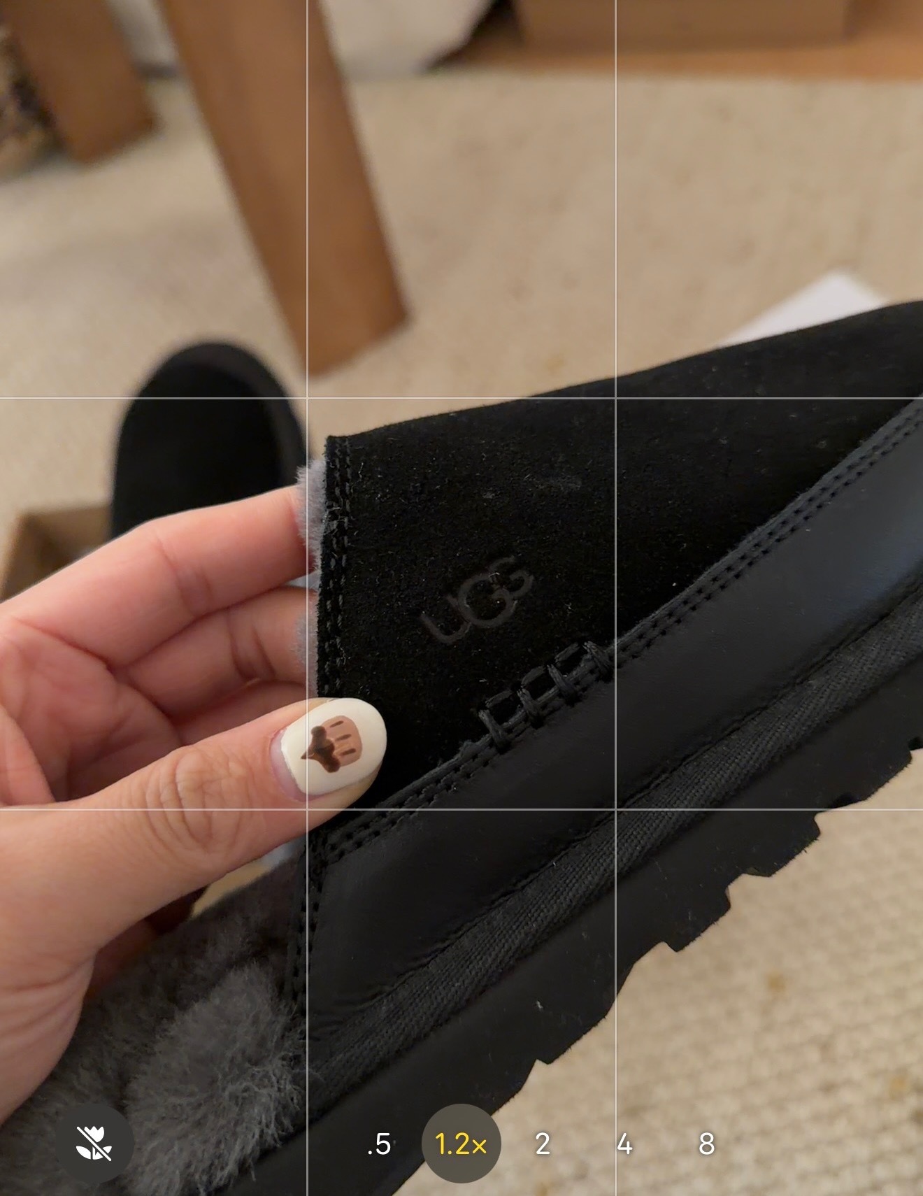 🔥UGG|休闲游牧拖鞋牛剖层革翻毛皮 皮革鞋面侧面线迹 皮革挡泥板毛茸茸的触感,仿佛每一步都在云端上漫步