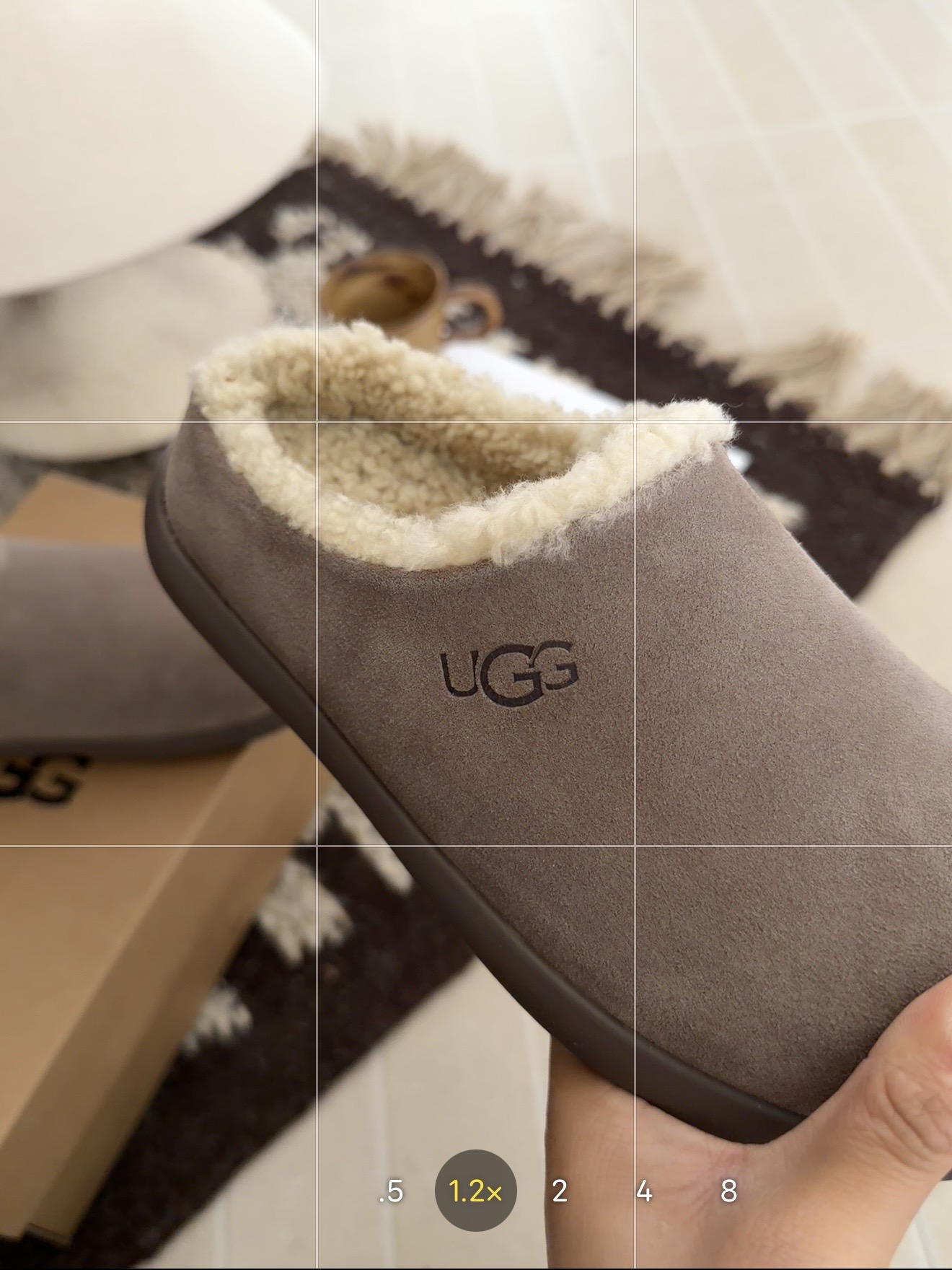 🔥UGG｜半包小土豆🥔这款UGG AS2100半包小土豆拖鞋，采用澳洲羊皮毛一体鞋面，柔软舒适，内里泰迪