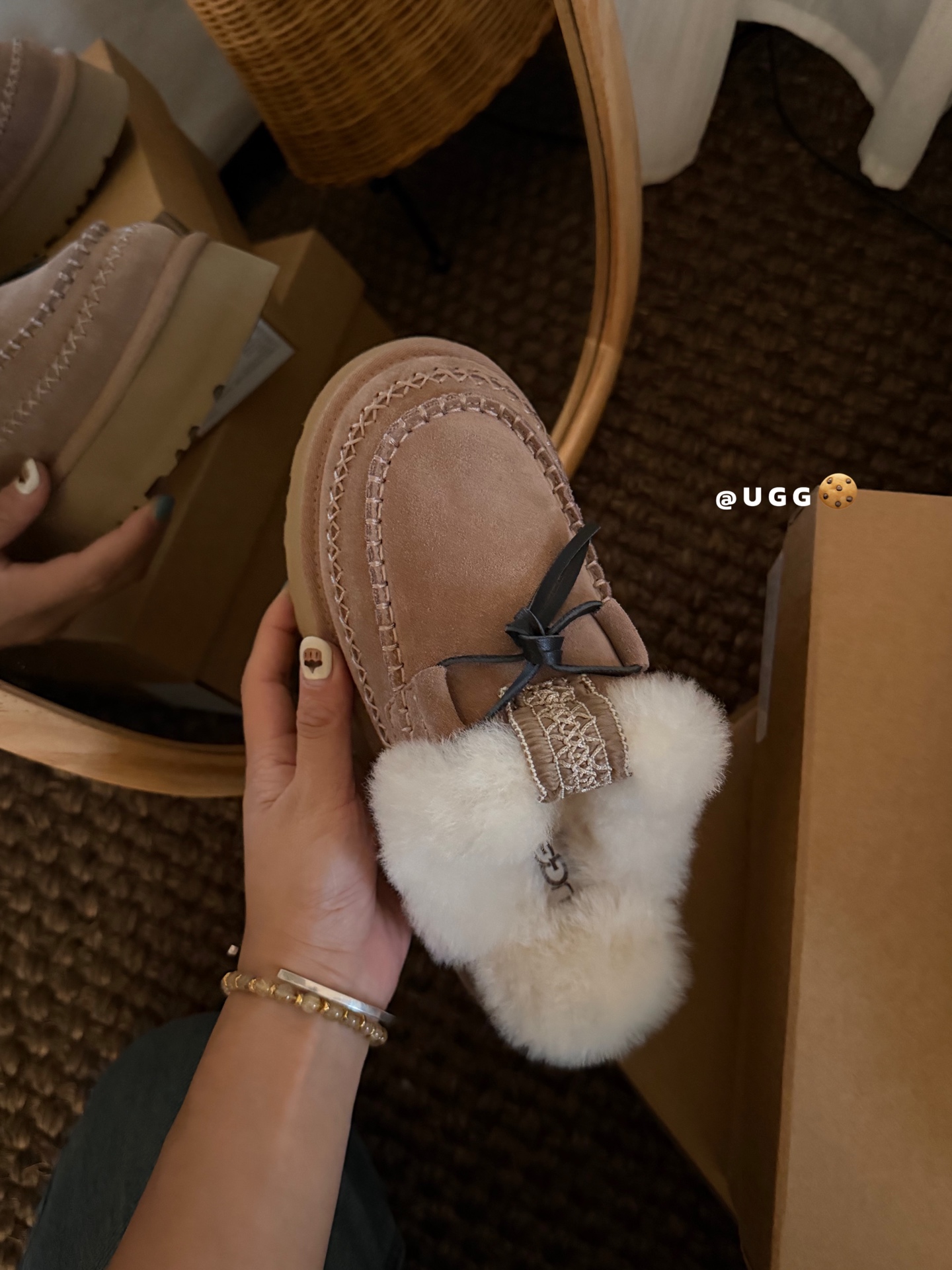 🔥UGG｜蒂茨库特托鞋鞋面牛翻皮 手工缝线 很有心意❤️虽然是拖鞋 但保暖性很好 羊毛也是超级柔软的！S