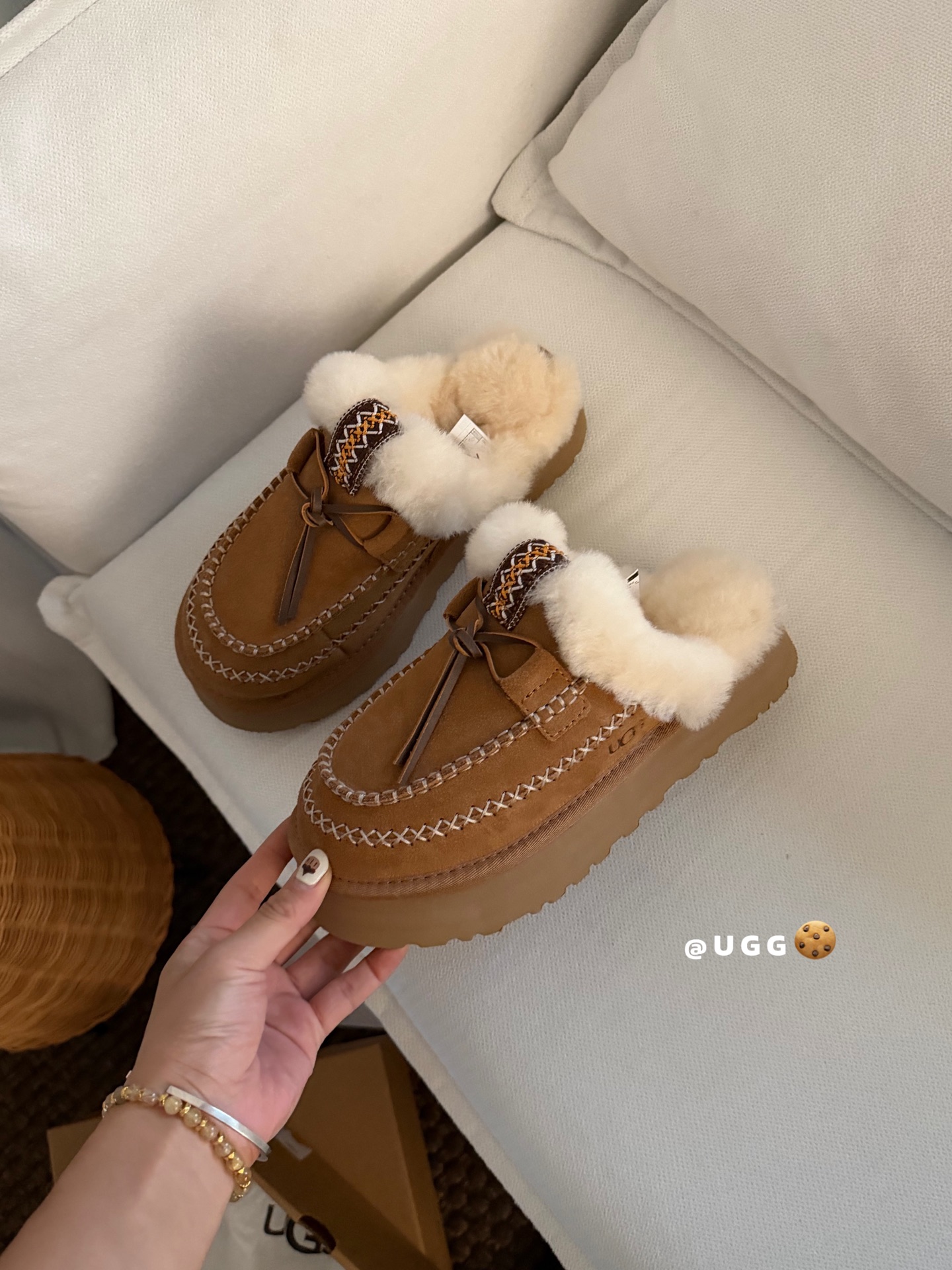 🔥UGG｜蒂茨库特托鞋鞋面牛翻皮 手工缝线 很有心意❤️虽然是拖鞋 但保暖性很好 羊毛也是超级柔软的！S