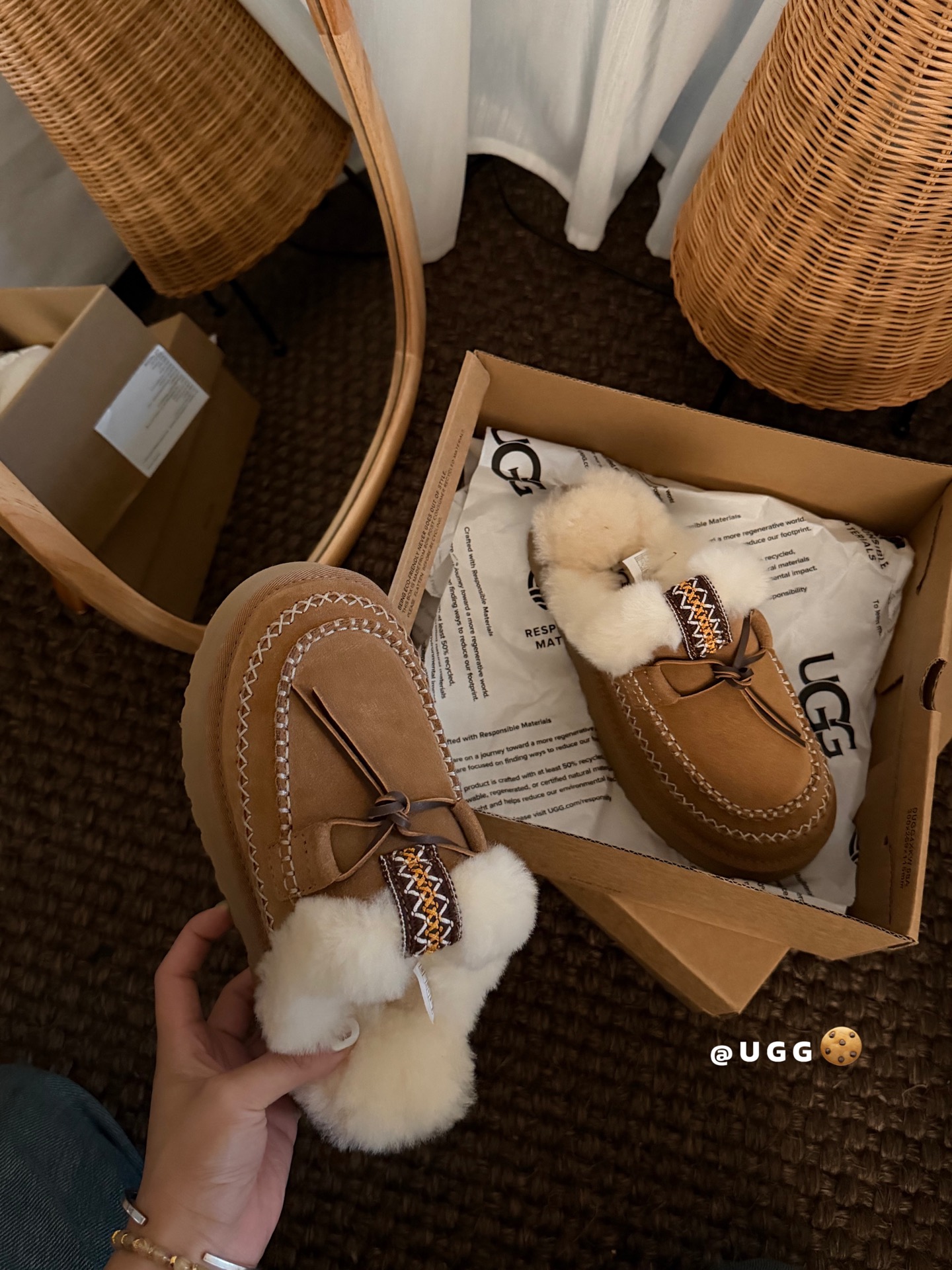 🔥UGG｜蒂茨库特托鞋鞋面牛翻皮 手工缝线 很有心意❤️虽然是拖鞋 但保暖性很好 羊毛也是超级柔软的！S