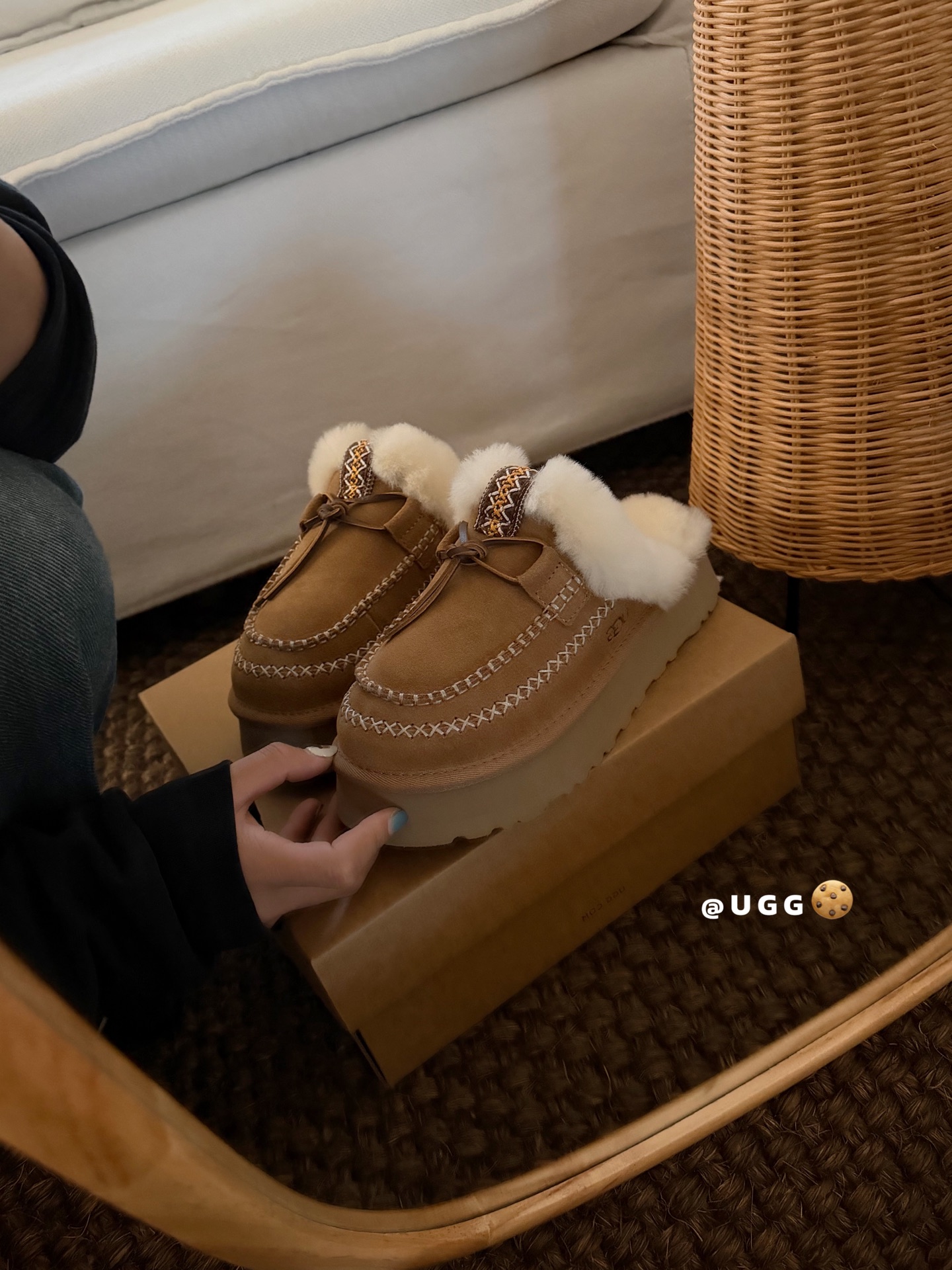 🔥UGG｜蒂茨库特托鞋鞋面牛翻皮 手工缝线 很有心意❤️虽然是拖鞋 但保暖性很好 羊毛也是超级柔软的！S