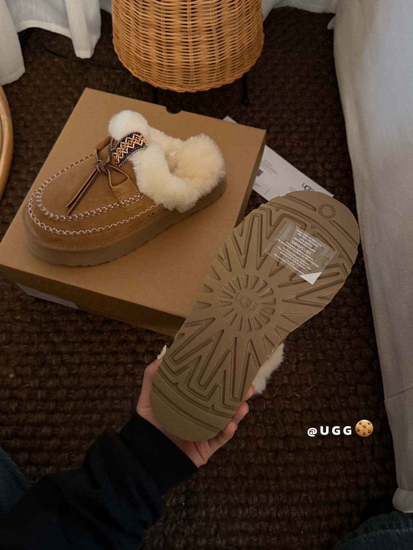 🔥UGG｜蒂茨库特托鞋鞋面牛翻皮 手工缝线 很有心意❤️虽然是拖鞋 但保暖性很好 羊毛也是超级柔软的！S