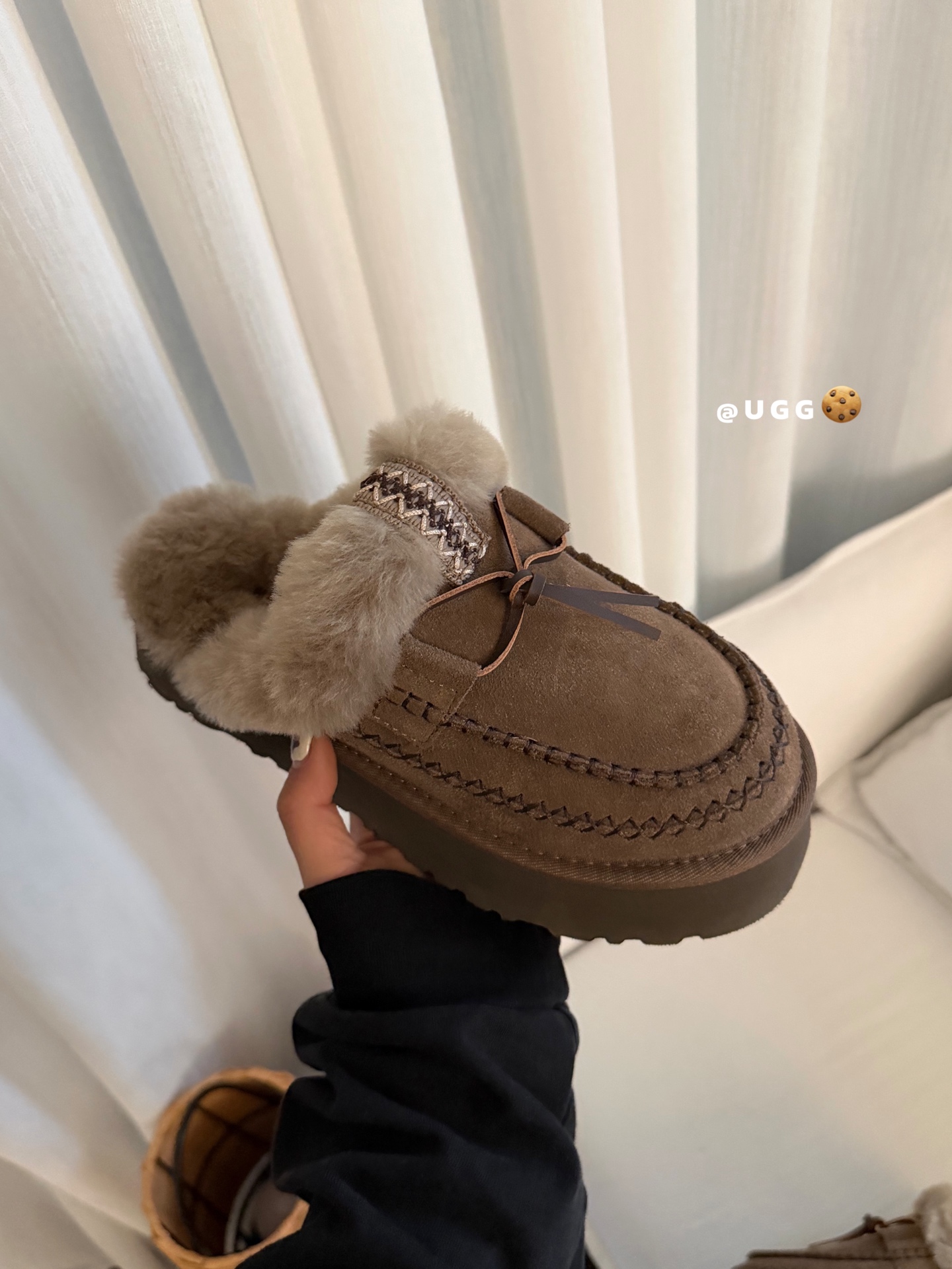🔥UGG｜蒂茨库特托鞋鞋面牛翻皮 手工缝线 很有心意❤️虽然是拖鞋 但保暖性很好 羊毛也是超级柔软的！S