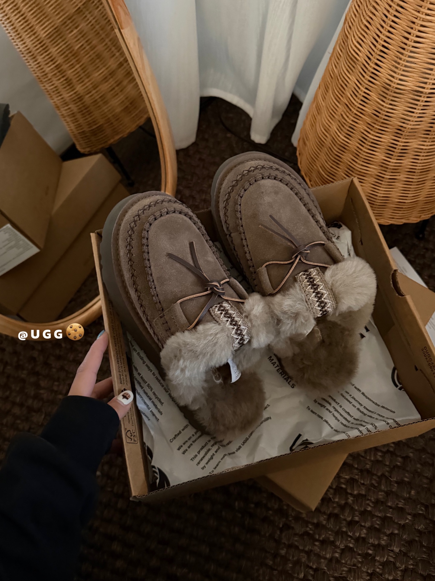 🔥UGG｜蒂茨库特托鞋鞋面牛翻皮 手工缝线 很有心意❤️虽然是拖鞋 但保暖性很好 羊毛也是超级柔软的！S