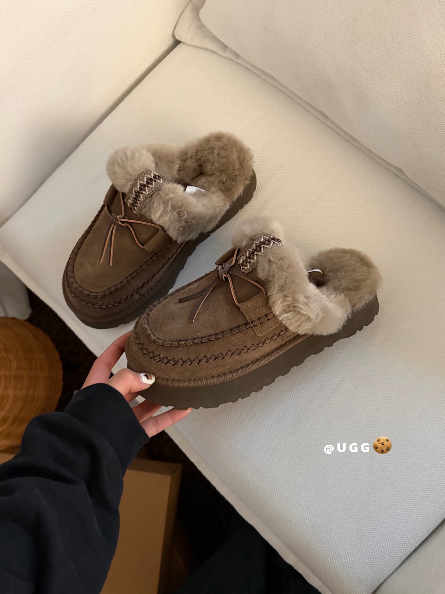 🔥UGG｜蒂茨库特托鞋鞋面牛翻皮 手工缝线 很有心意❤️虽然是拖鞋 但保暖性很好 羊毛也是超级柔软的！S