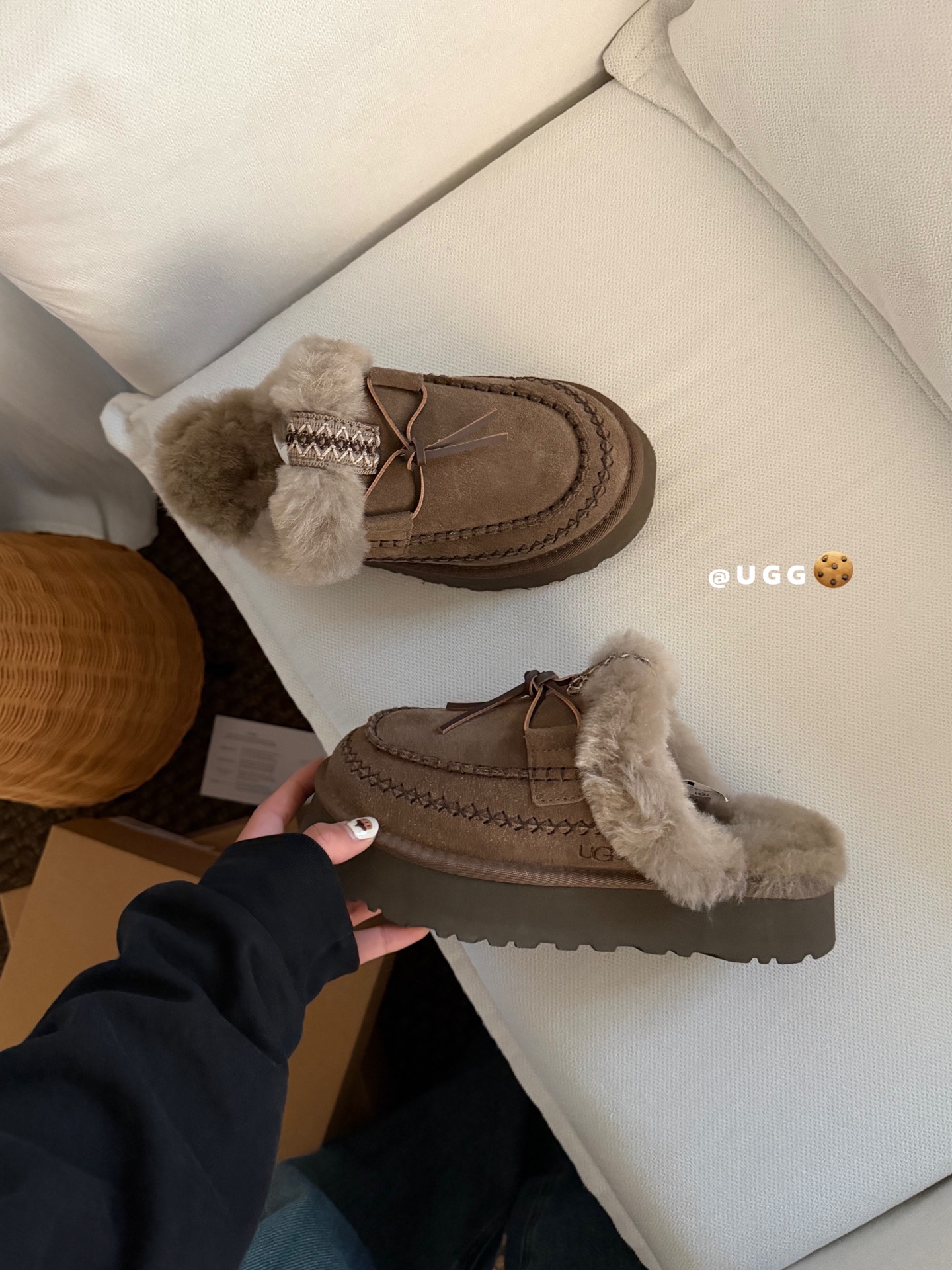 🔥UGG｜蒂茨库特托鞋鞋面牛翻皮 手工缝线 很有心意❤️虽然是拖鞋 但保暖性很好 羊毛也是超级柔软的！S
