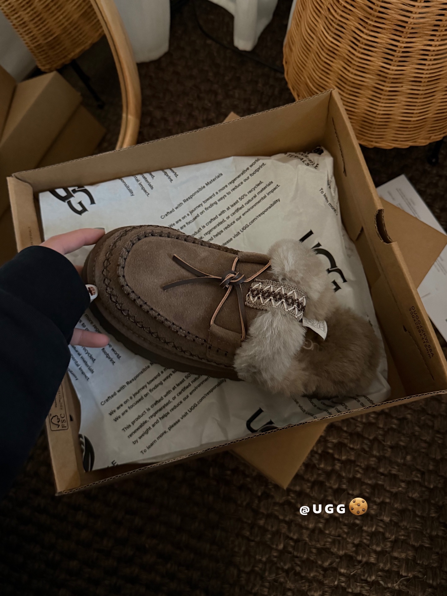 🔥UGG｜蒂茨库特托鞋鞋面牛翻皮 手工缝线 很有心意❤️虽然是拖鞋 但保暖性很好 羊毛也是超级柔软的！S