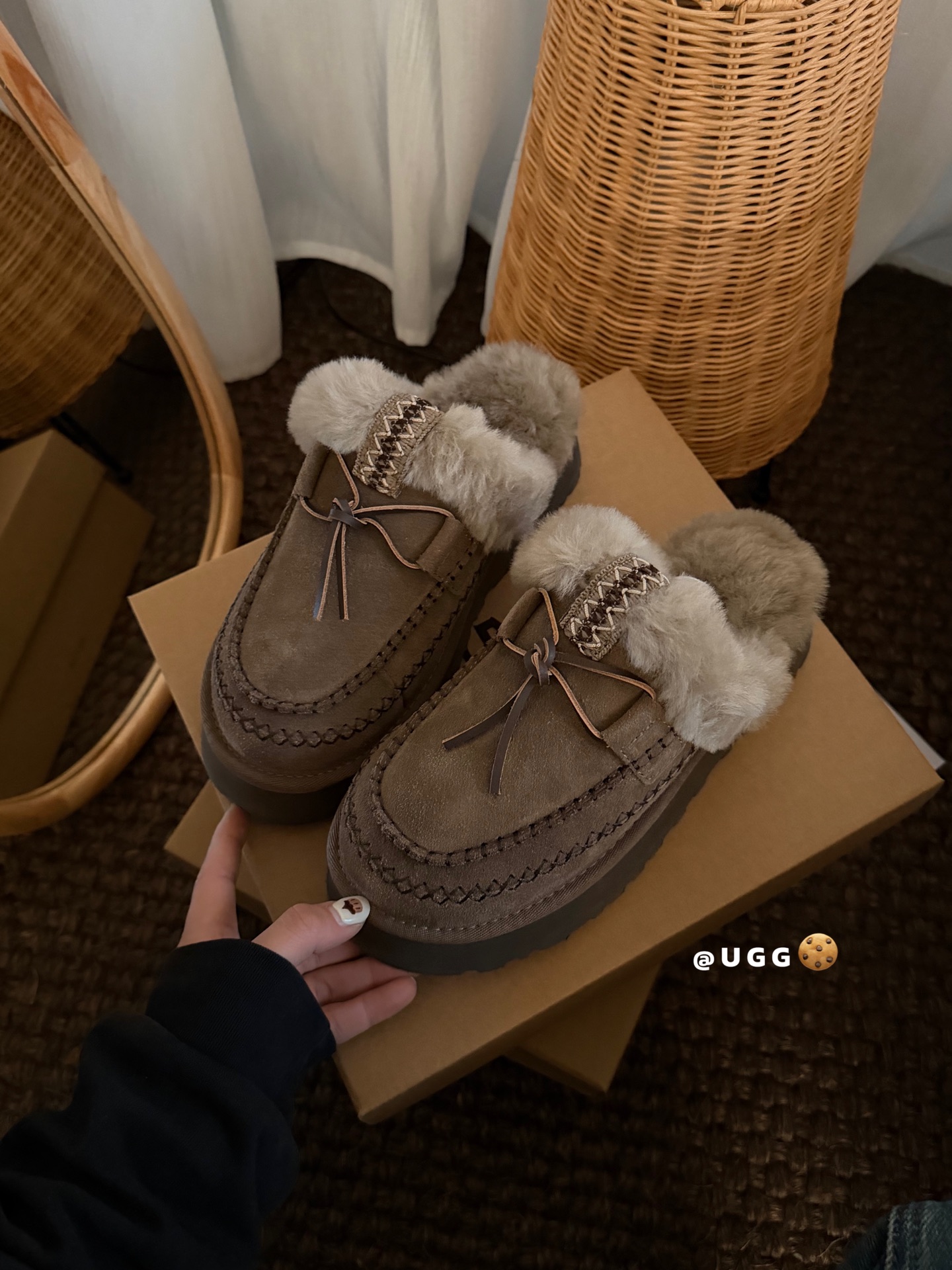 🔥UGG｜蒂茨库特托鞋鞋面牛翻皮 手工缝线 很有心意❤️虽然是拖鞋 但保暖性很好 羊毛也是超级柔软的！S