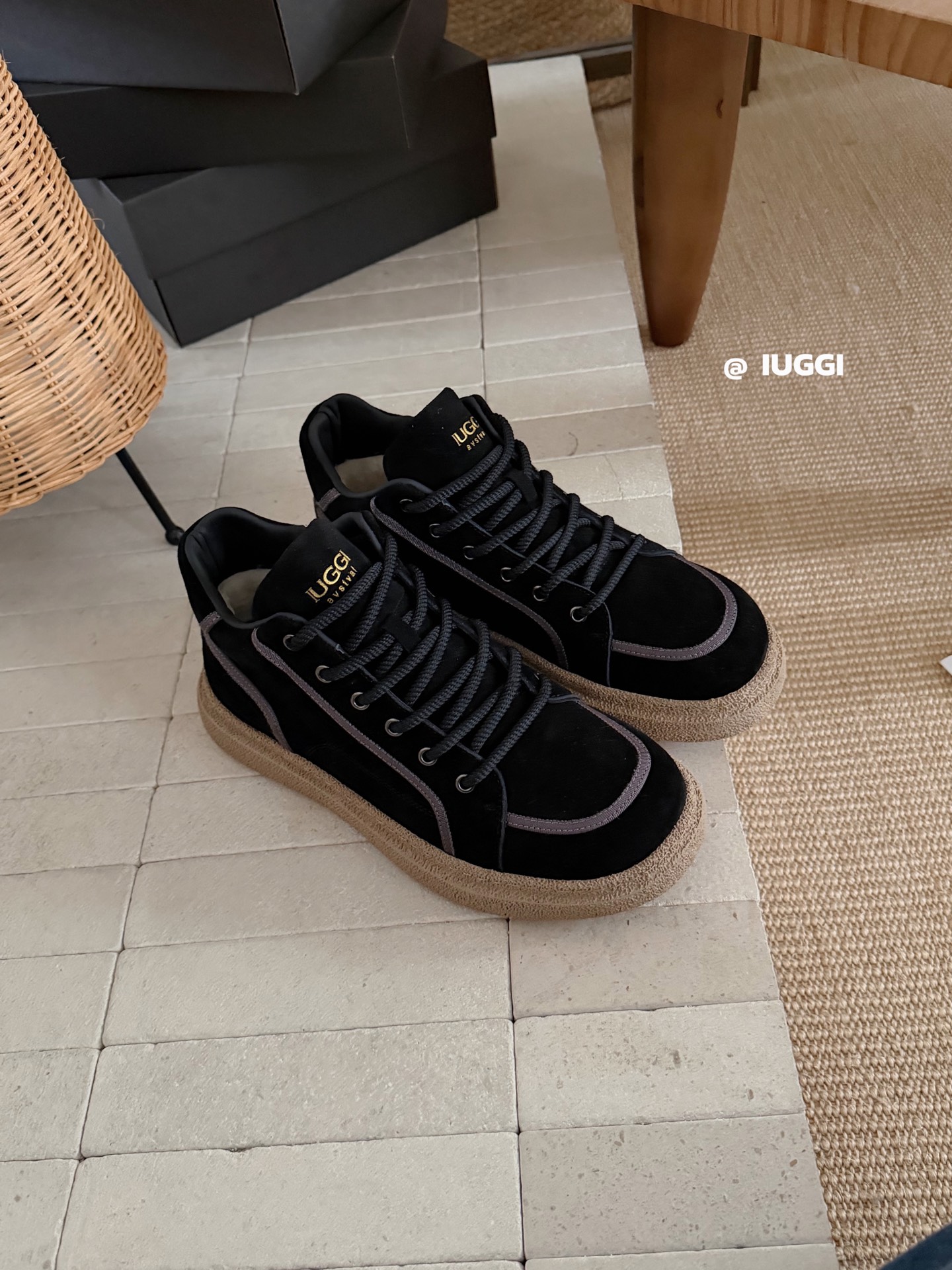 NO:604375,IUGGI clown casual sneakers, the cool clown has a visual sense, 25-year upgrade, suede, light and comfortable, versatile style, wool lining, comfortable and warm, rubber outsole, non-slip and firm, size39-44, three colors, model 968-3,19860909IUGGI 小丑休闲板鞋 ke气小丑即视感 25年升级款 翻毛皮 轻便舒适 百搭款 内里羊毛 舒适保暖 鞋底橡胶大底 防滑牢固 size39-44 三色 型号968-3,,Men's shoes