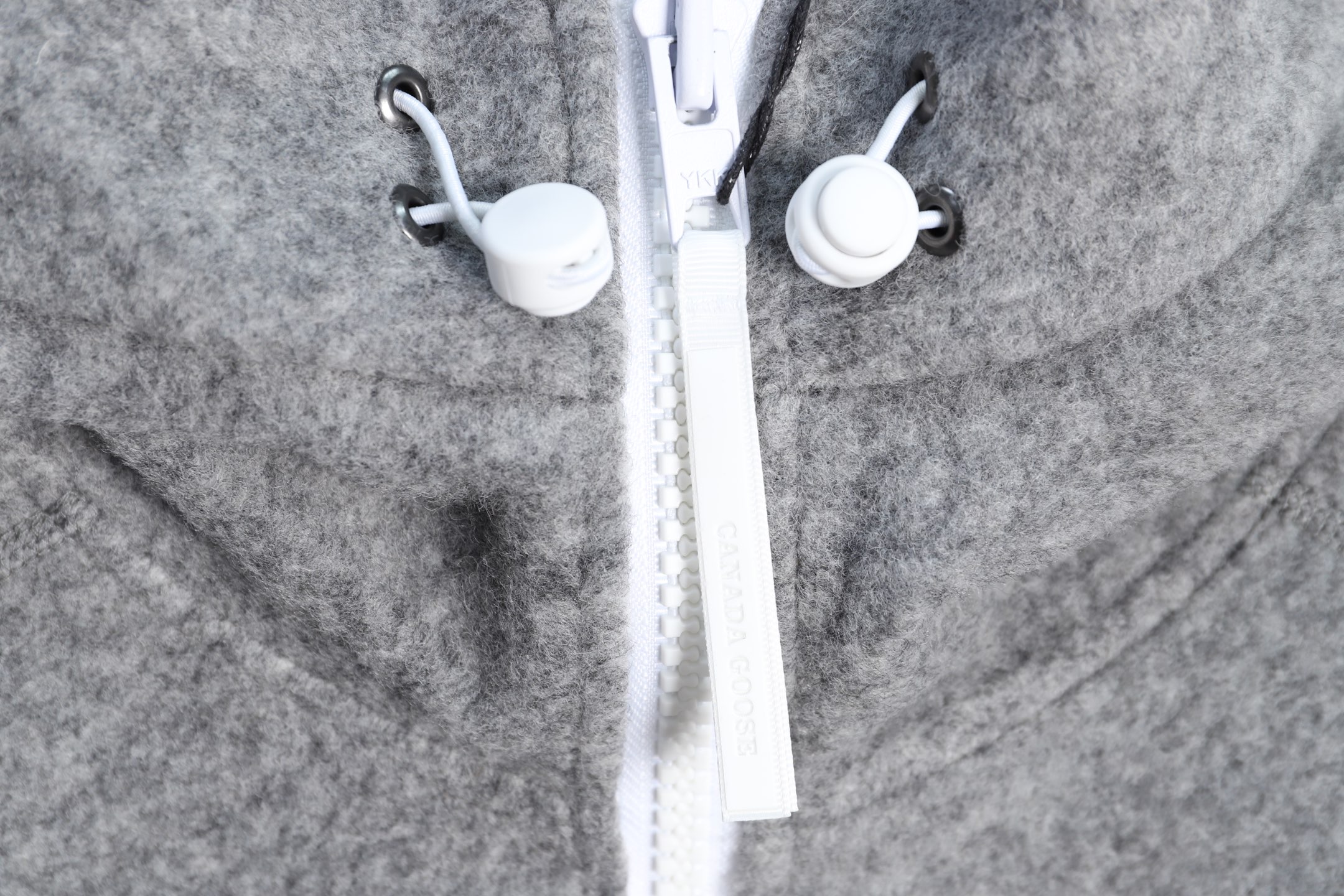 Canada Goose加拿大鹅 Chilliwack系列 SS22 白标01款防水防风保暖Logo贴标拉链抽绳连帽抓绒长袖飞行员夹克外套 女款 灰色
独家定制羊毛面料 只和ZP对比
本季新款火爆程度无需任何赘述
面料是温暖舒适的长绒毛 穿脱很方便
高科技透气太空棉内胆
让整个衣服的版型非常支挺,
同时达到了柔软舒服轻量化。
透气,柔软、不闷汗 ,轻便,有型,不变形
衣领和帽子拼接后面设计有标志性双条纹反光细条 不放过每一处细节
高密度大鹅徽章标 螺纹辅料全部定制
三个颜色多种选择 每个超级洋气 上身效果非常高级
宽松版型 一点也不臃肿 相当时髦 可以说是非常独特的设计 今年必入爆款 男女同款🔥
颜色:浅灰 深灰 卡其
独家定制羊毛面料 只和ZP对比
本季新款火爆程度无需任何赘述
面料是温暖舒适的长绒毛 穿脱很方便
高科技透气太空棉内胆
让整个衣服的版型非常支挺,
同时达到了柔软舒服轻量化。
透气,柔软、不闷汗 ,轻便,有型,不变形
衣领和帽子拼接后面设计有标志性双条纹反光细条 不放过每一处细节
高密度大鹅徽章标 螺纹辅料全部定制
三个颜色多种选择 每个超级洋气 上身效果非常高级
宽松版型 一点也不臃肿 相当时髦 可以说是非常独特的设计 今年必入爆款