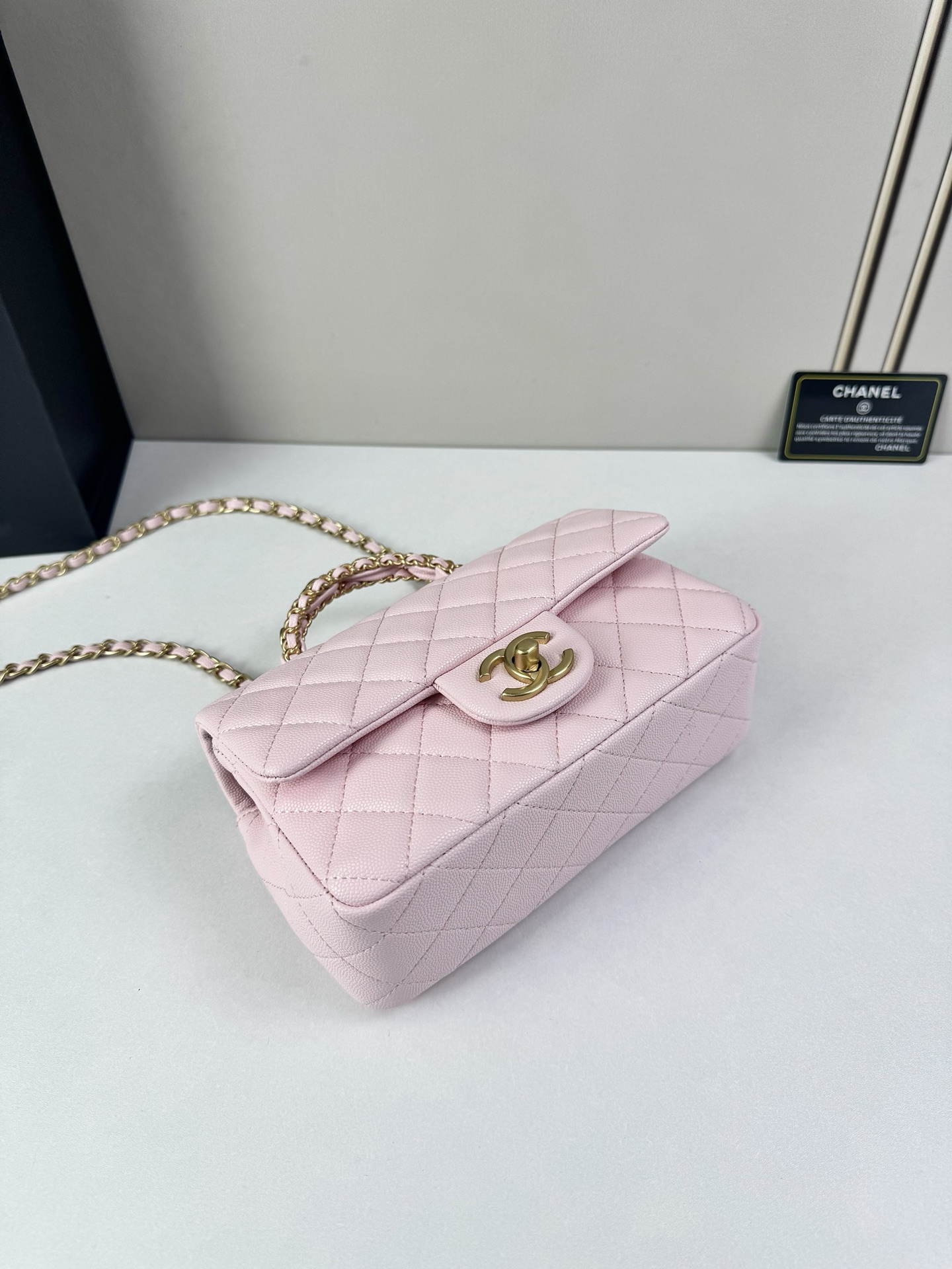 香奈儿Chanel 手柄大mini链条包这款23k 手柄mini经典再升级的设计👍在基础上搭配了皮穿链手