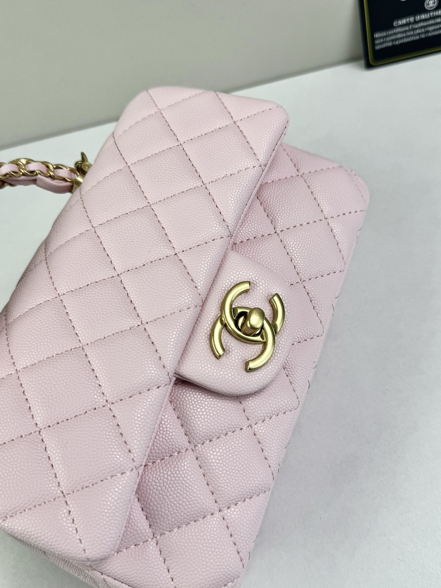 香奈儿Chanel 手柄大mini链条包这款23k 手柄mini经典再升级的设计👍在基础上搭配了皮穿链手