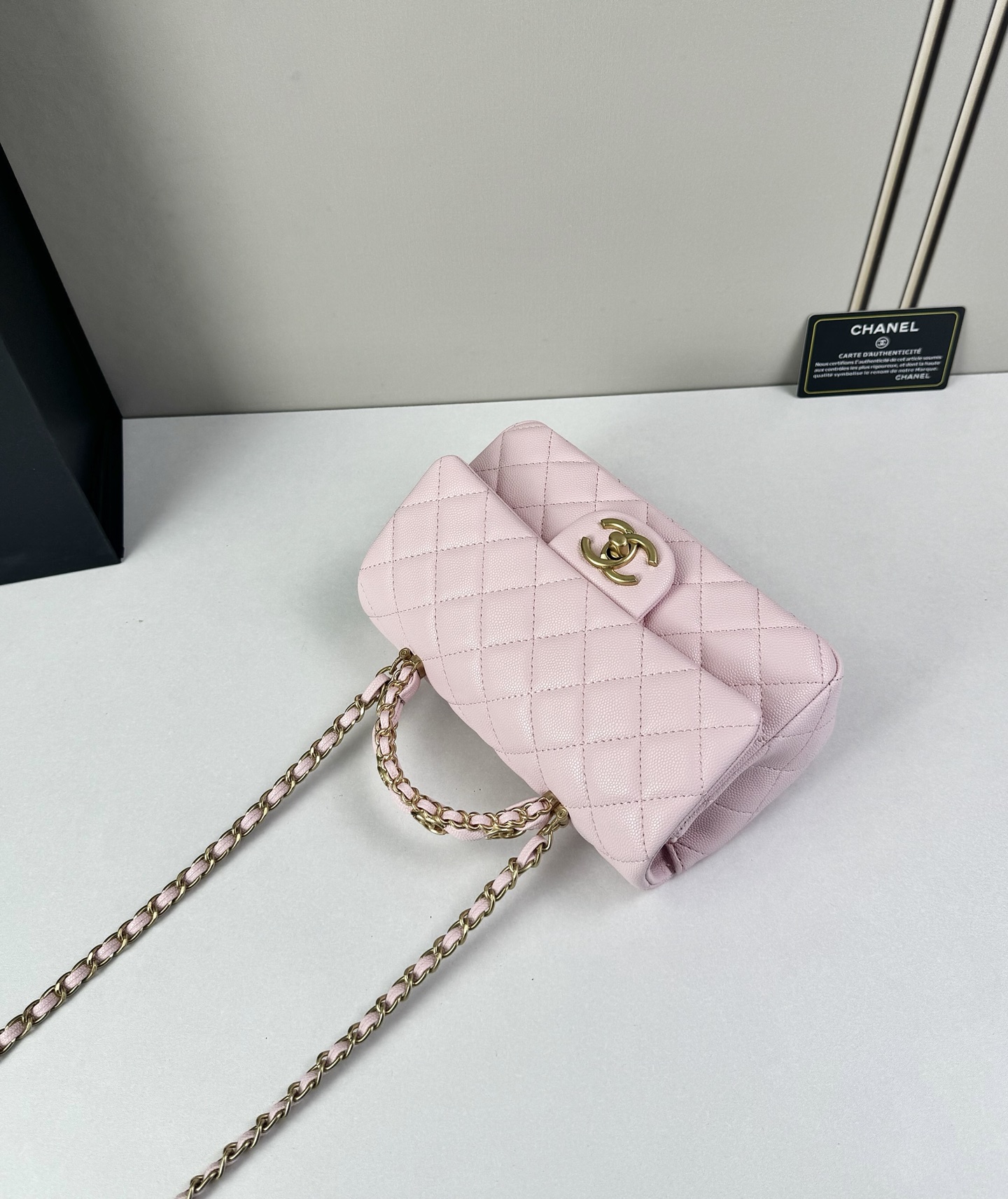 香奈儿Chanel 手柄大mini链条包这款23k 手柄mini经典再升级的设计👍在基础上搭配了皮穿链手