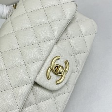 香奈儿Chanel 手柄大mini链条包这款23k 手柄mini经典再升级的设计👍在基础上搭配了皮穿链手 香奈儿Chanel 手柄大mini链条包这款23k 手柄mini经典再升级的设计👍在基础上搭配了皮穿链手