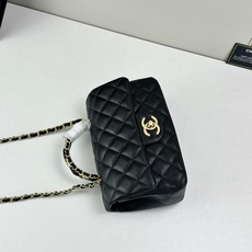 香奈儿Chanel 手柄大mini链条包这款23k 手柄mini经典再升级的设计👍在基础上搭配了皮穿链手 香奈儿Chanel 手柄大mini链条包这款23k 手柄mini经典再升级的设计👍在基础上搭配了皮穿链手