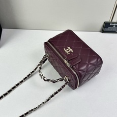 👑Chanel最火最火的小香标手腕😍22B店里的大爆款。非常经典👍真的非常难买代购都要溢价!实物真的超级 👑Chanel最火最火的小香标手腕😍22B店里的大爆款。非常经典👍真的非常难买代购都要溢价!实物真的超级