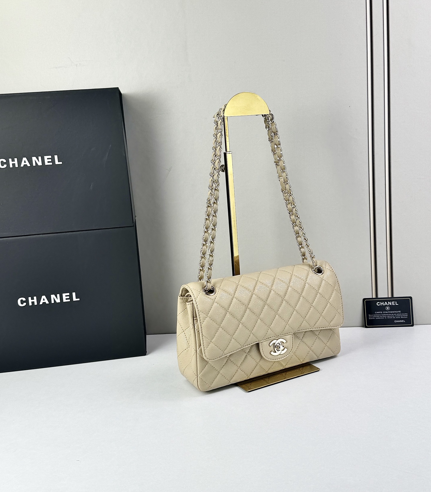 CHANEL Classic 25CF 鱼子酱浅 金扣经典简约大气 优雅永不过时 小牛皮细颗粒鱼子酱外观