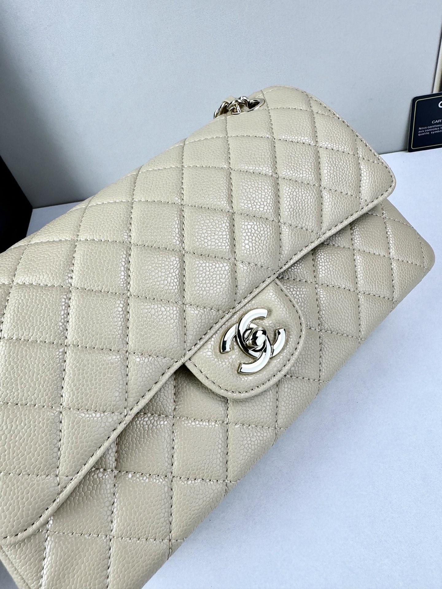 CHANEL Classic 25CF 鱼子酱浅 金扣经典简约大气 优雅永不过时 小牛皮细颗粒鱼子酱外观