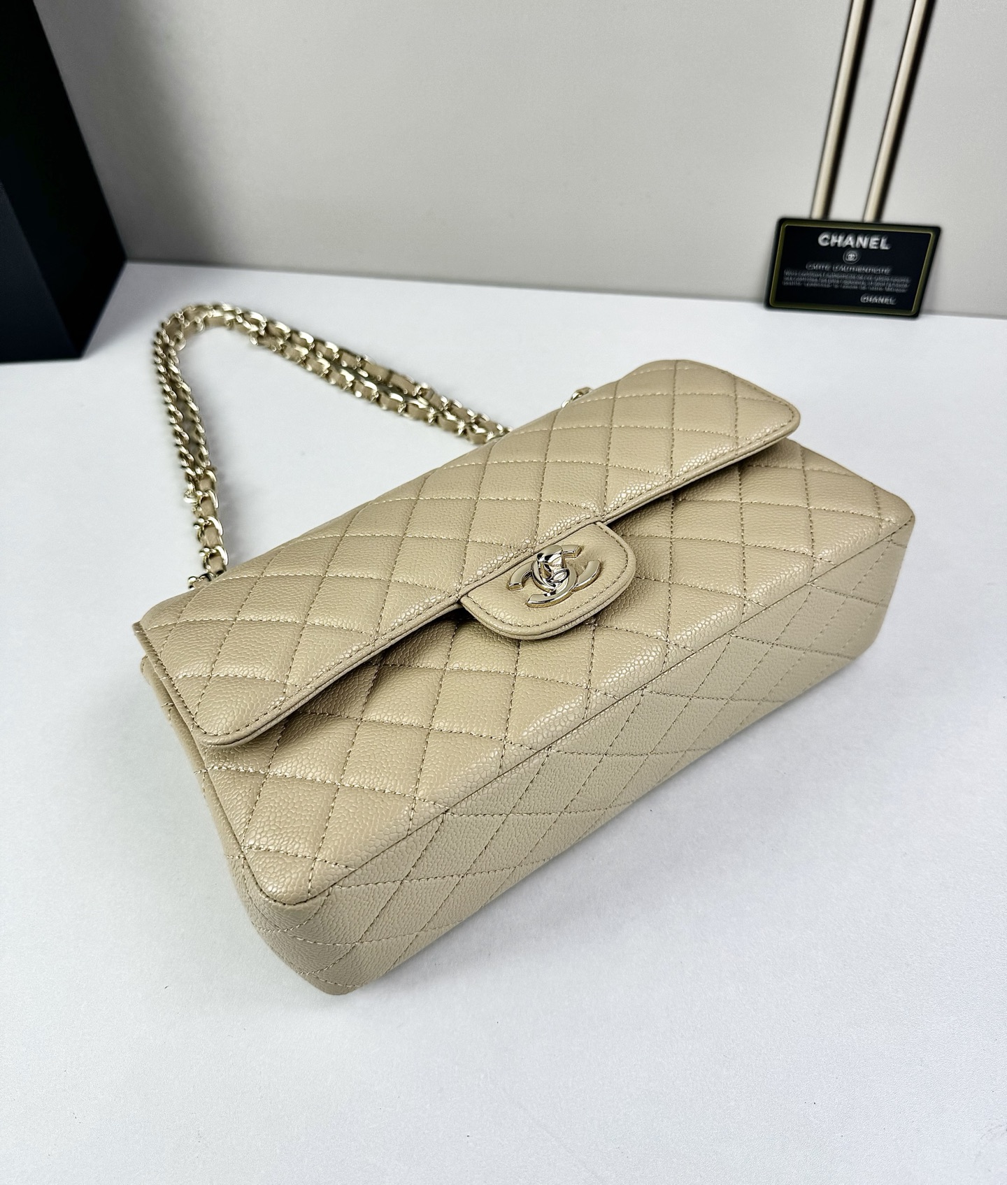 CHANEL Classic 25CF 鱼子酱浅 金扣经典简约大气 优雅永不过时 小牛皮细颗粒鱼子酱外观