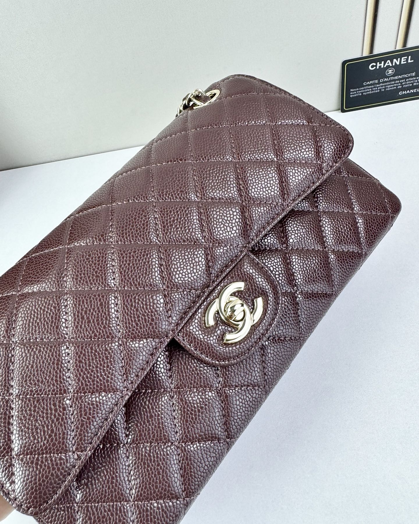 CHANEL Classic 25CF 鱼子酱浅 金扣经典简约大气 优雅永不过时 小牛皮细颗粒鱼子酱外观