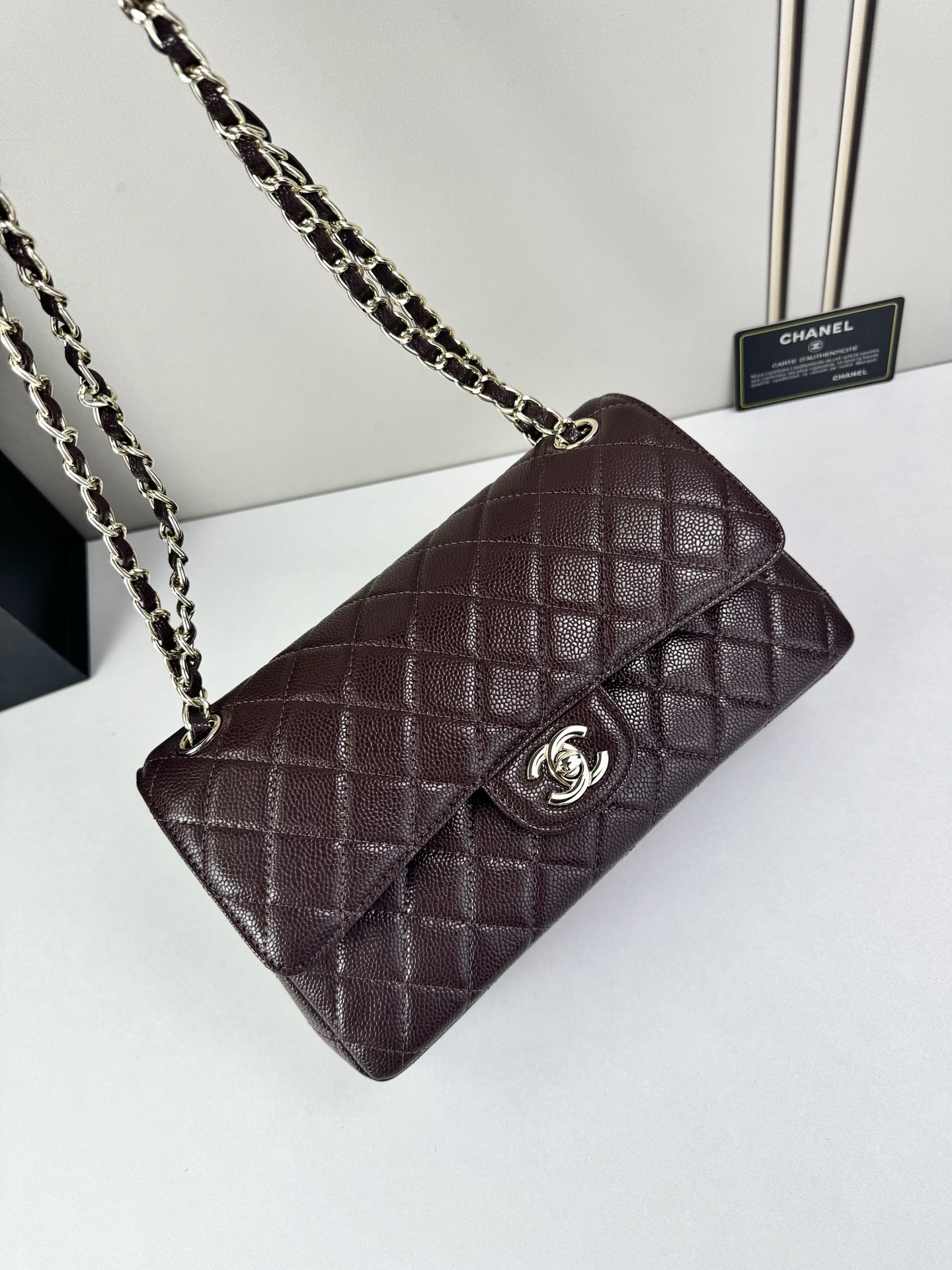 CHANEL Classic 25CF 鱼子酱浅 金扣经典简约大气 优雅永不过时 小牛皮细颗粒鱼子酱外观