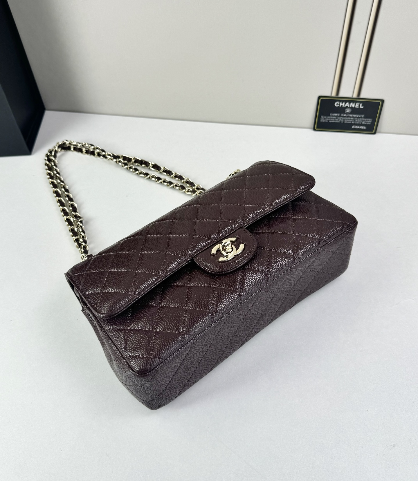 CHANEL Classic 25CF 鱼子酱浅 金扣经典简约大气 优雅永不过时 小牛皮细颗粒鱼子酱外观