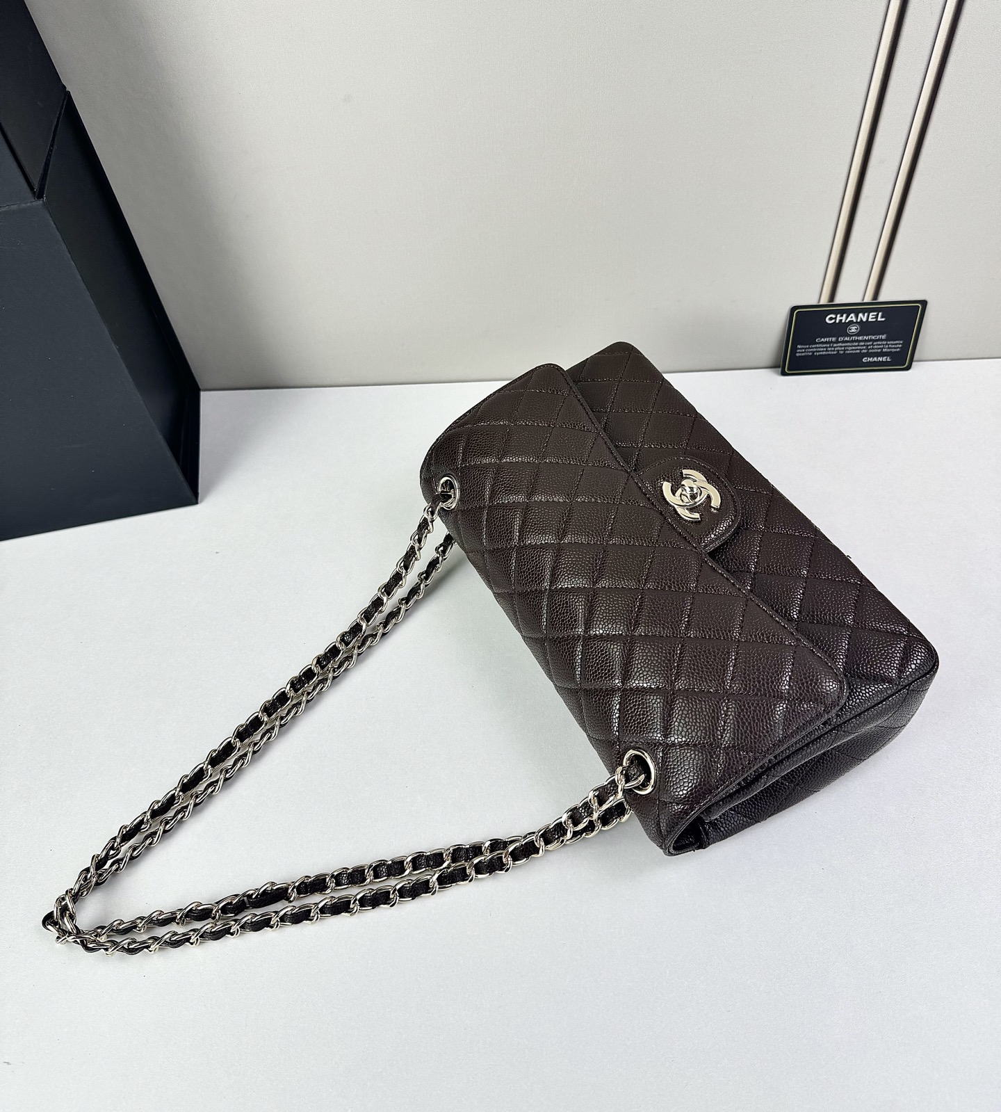 CHANEL Classic 25CF 鱼子酱浅 金扣经典简约大气 优雅永不过时 小牛皮细颗粒鱼子酱外观
