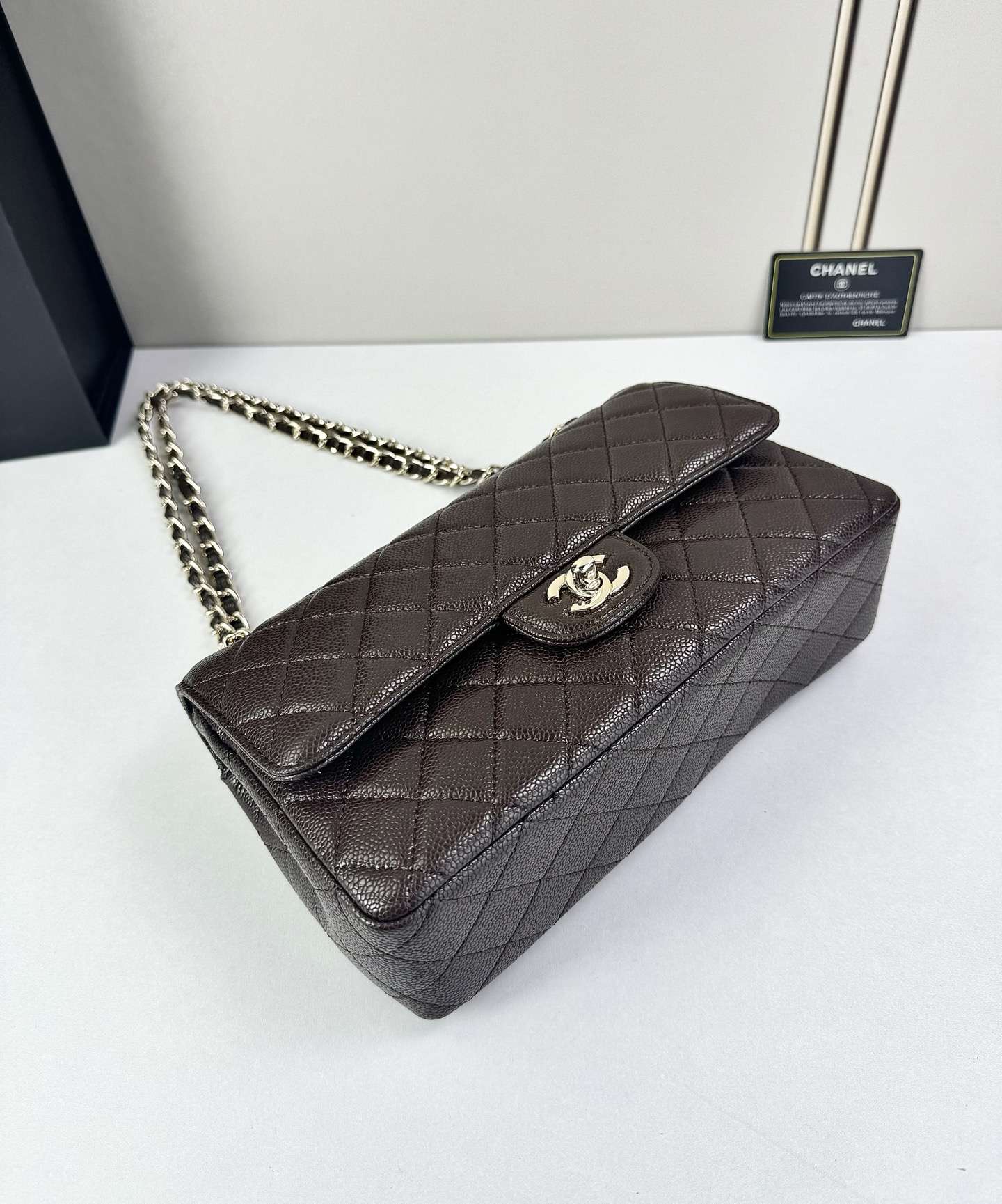 CHANEL Classic 25CF 鱼子酱浅 金扣经典简约大气 优雅永不过时 小牛皮细颗粒鱼子酱外观