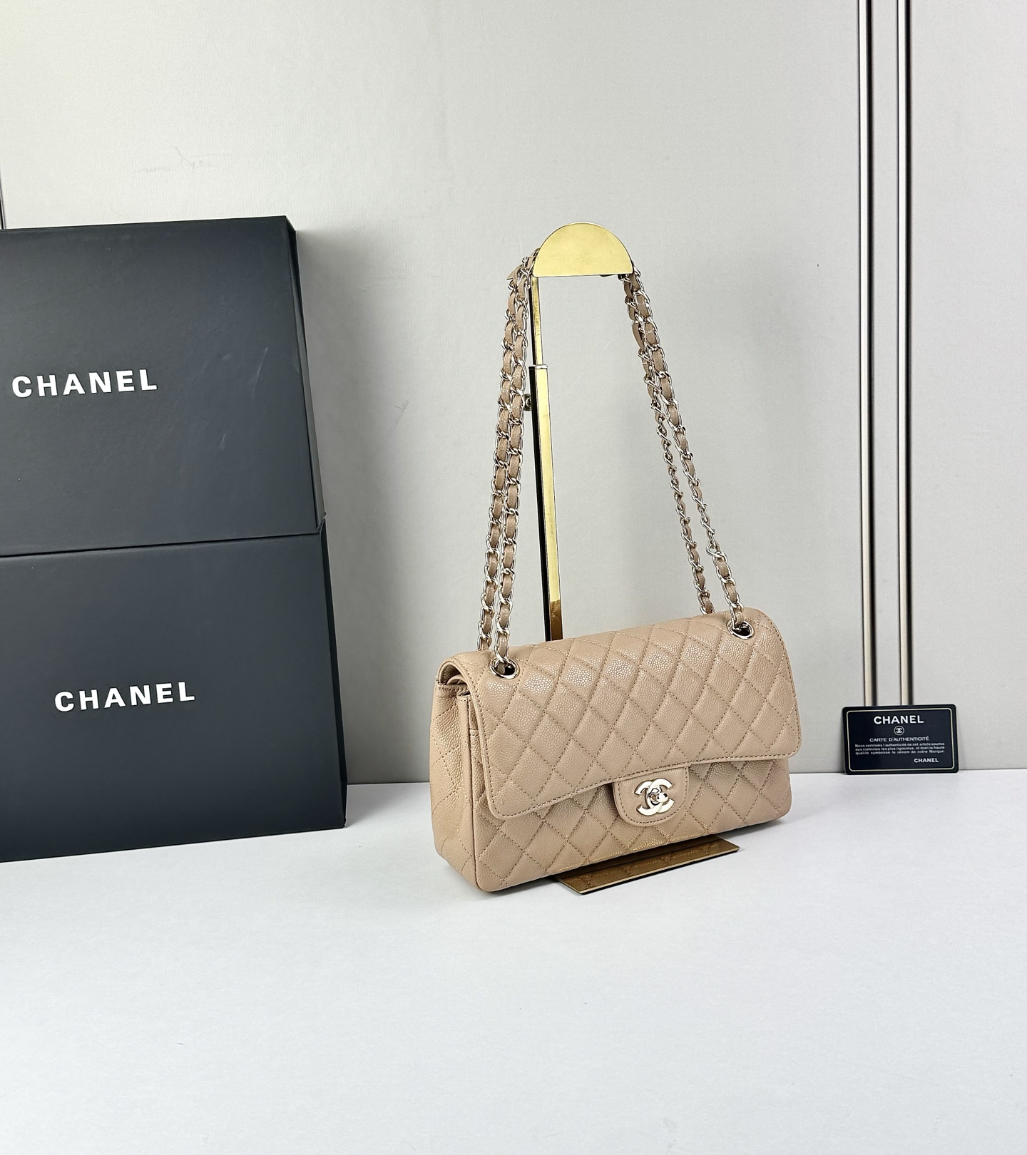 CHANEL Classic 25CF 鱼子酱浅 金扣经典简约大气 优雅永不过时 小牛皮细颗粒鱼子酱外观