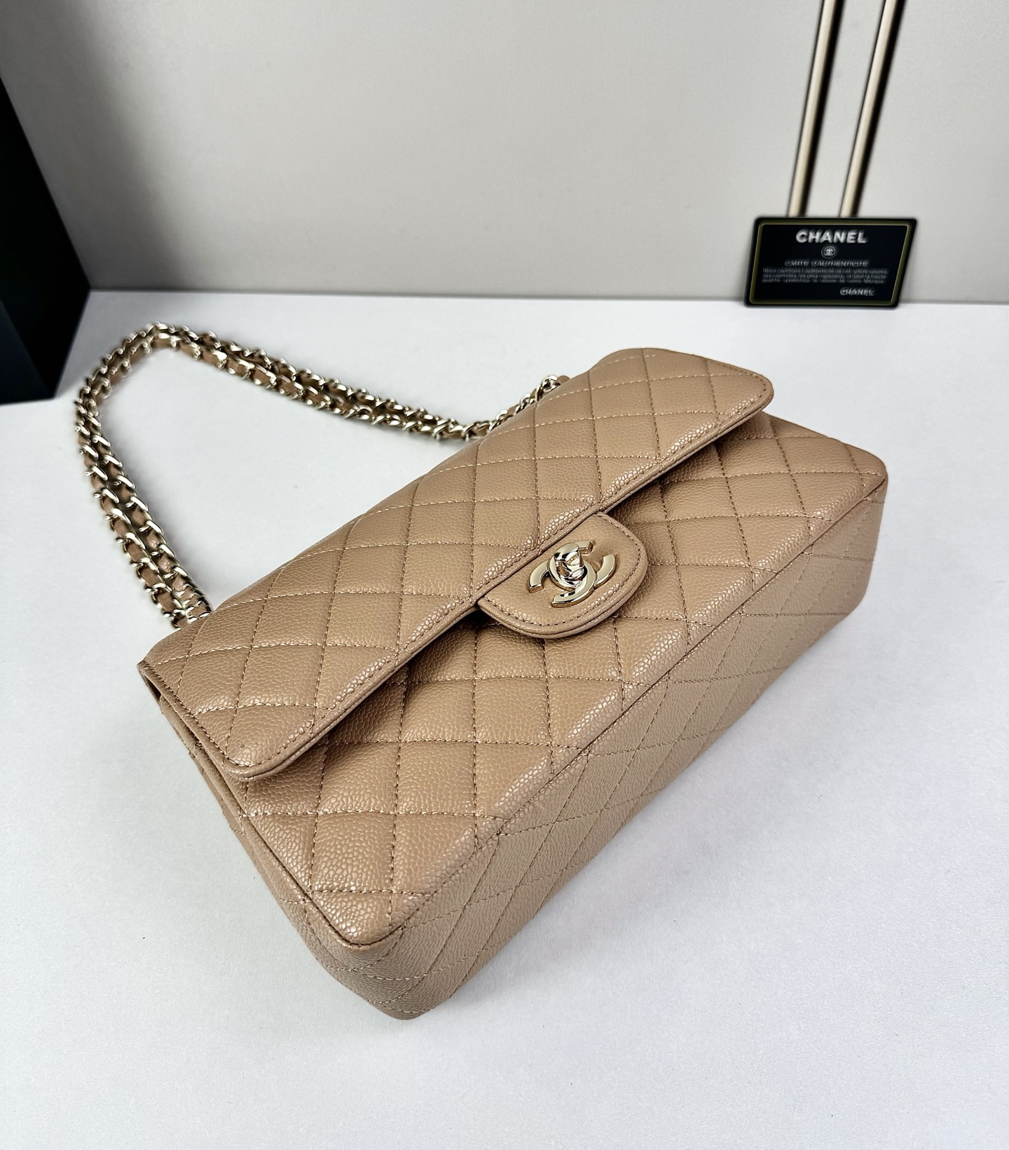 CHANEL Classic 25CF 鱼子酱浅 金扣经典简约大气 优雅永不过时 小牛皮细颗粒鱼子酱外观