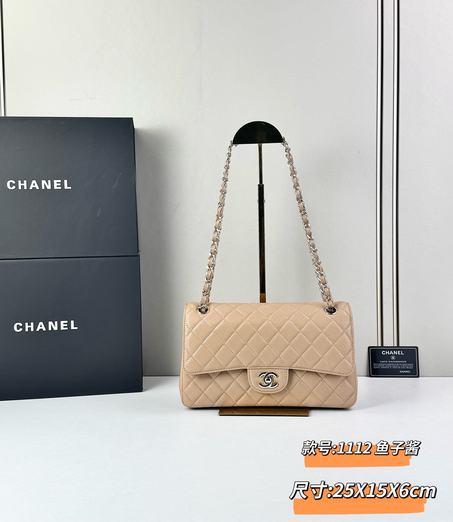 CHANEL Classic 25CF 鱼子酱浅 金扣经典简约大气 优雅永不过时 小牛皮细颗粒鱼子酱外观