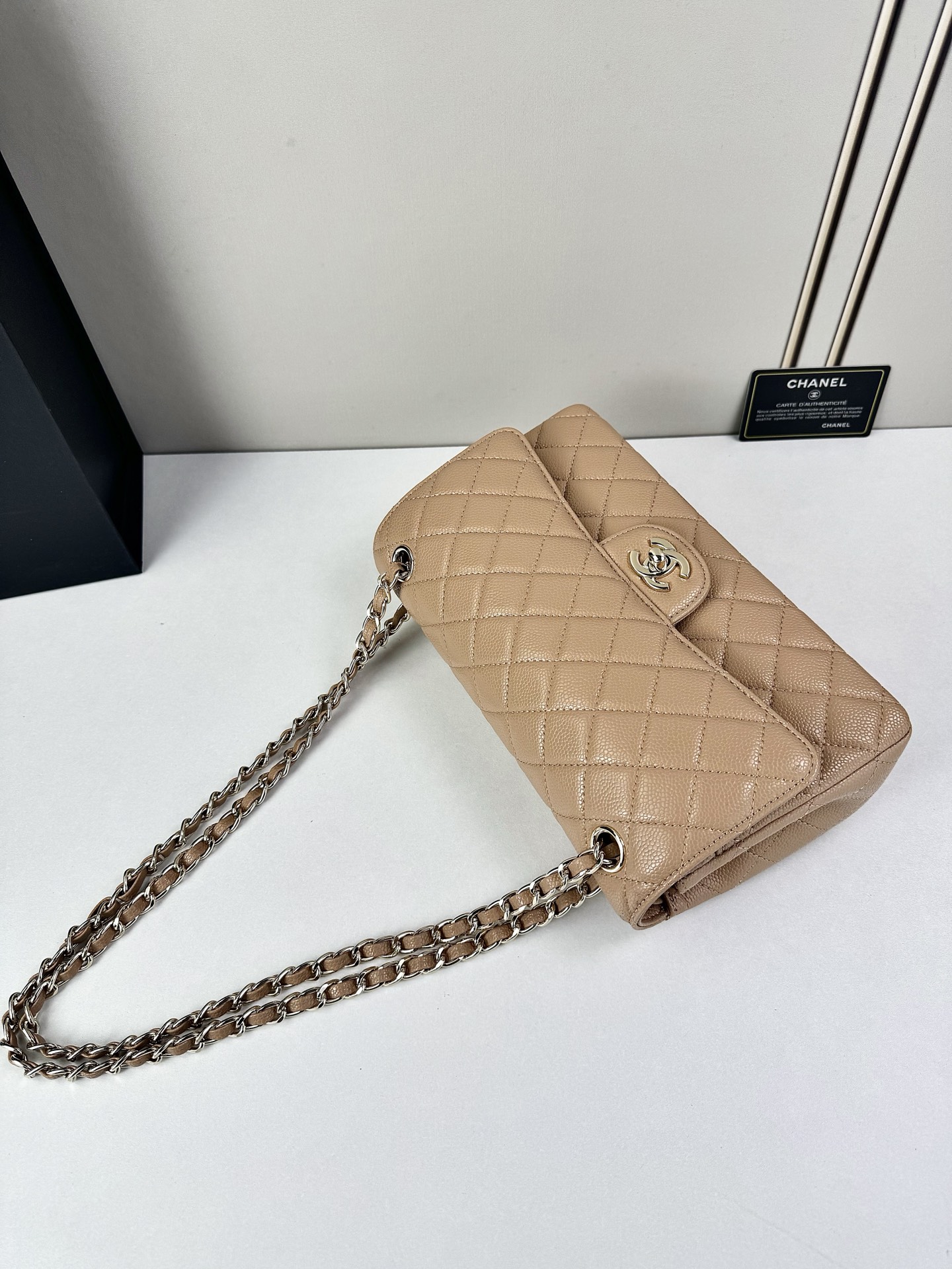 CHANEL Classic 25CF 鱼子酱浅 金扣经典简约大气 优雅永不过时 小牛皮细颗粒鱼子酱外观