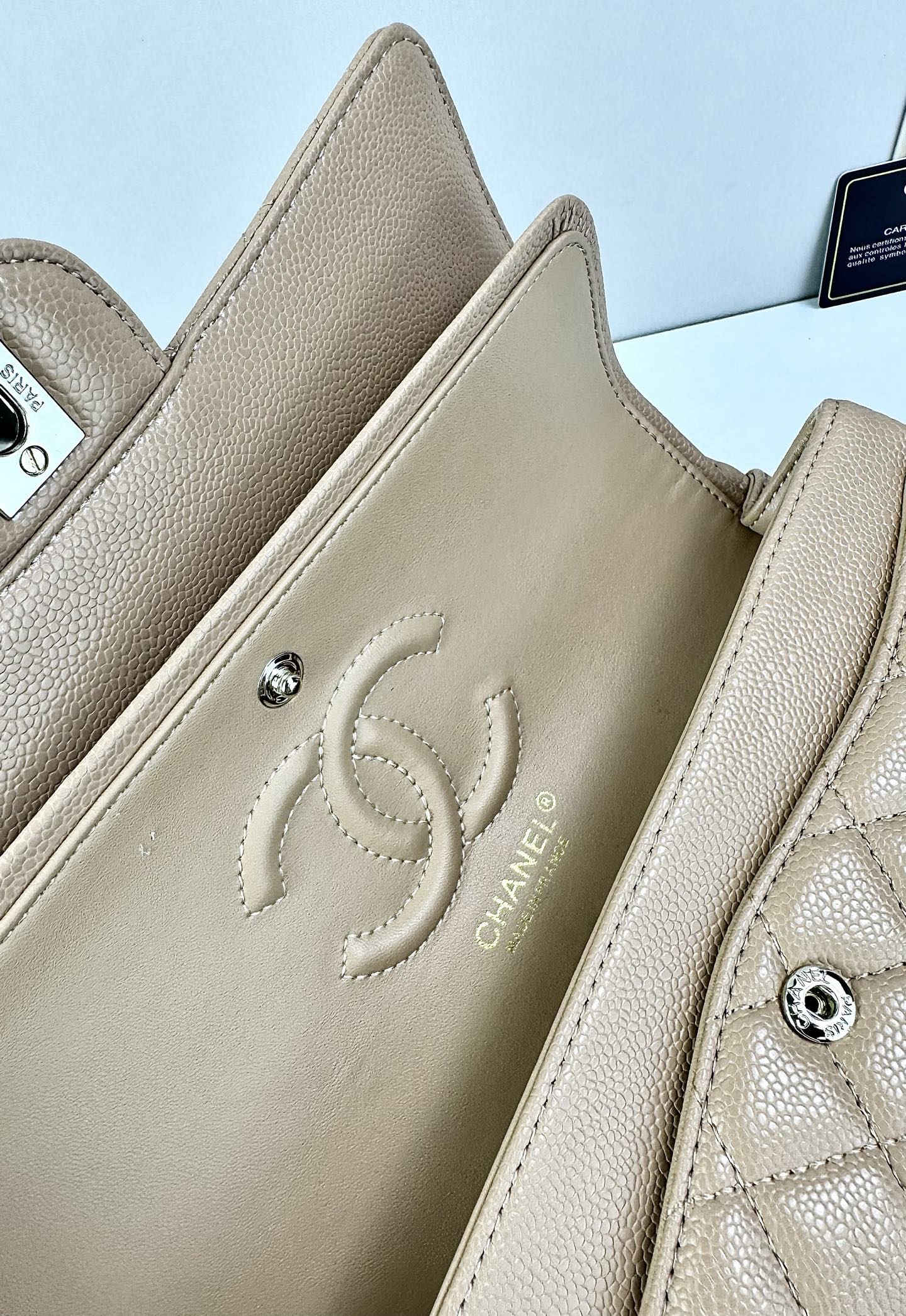 CHANEL Classic 25CF 鱼子酱浅 金扣经典简约大气 优雅永不过时 小牛皮细颗粒鱼子酱外观
