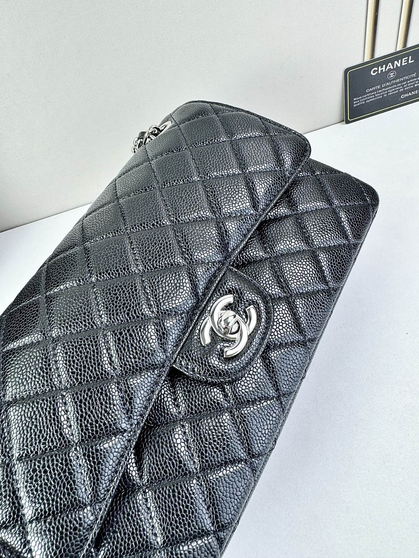 CHANEL Classic 25CF 鱼子酱浅 金扣经典简约大气 优雅永不过时 小牛皮细颗粒鱼子酱外观