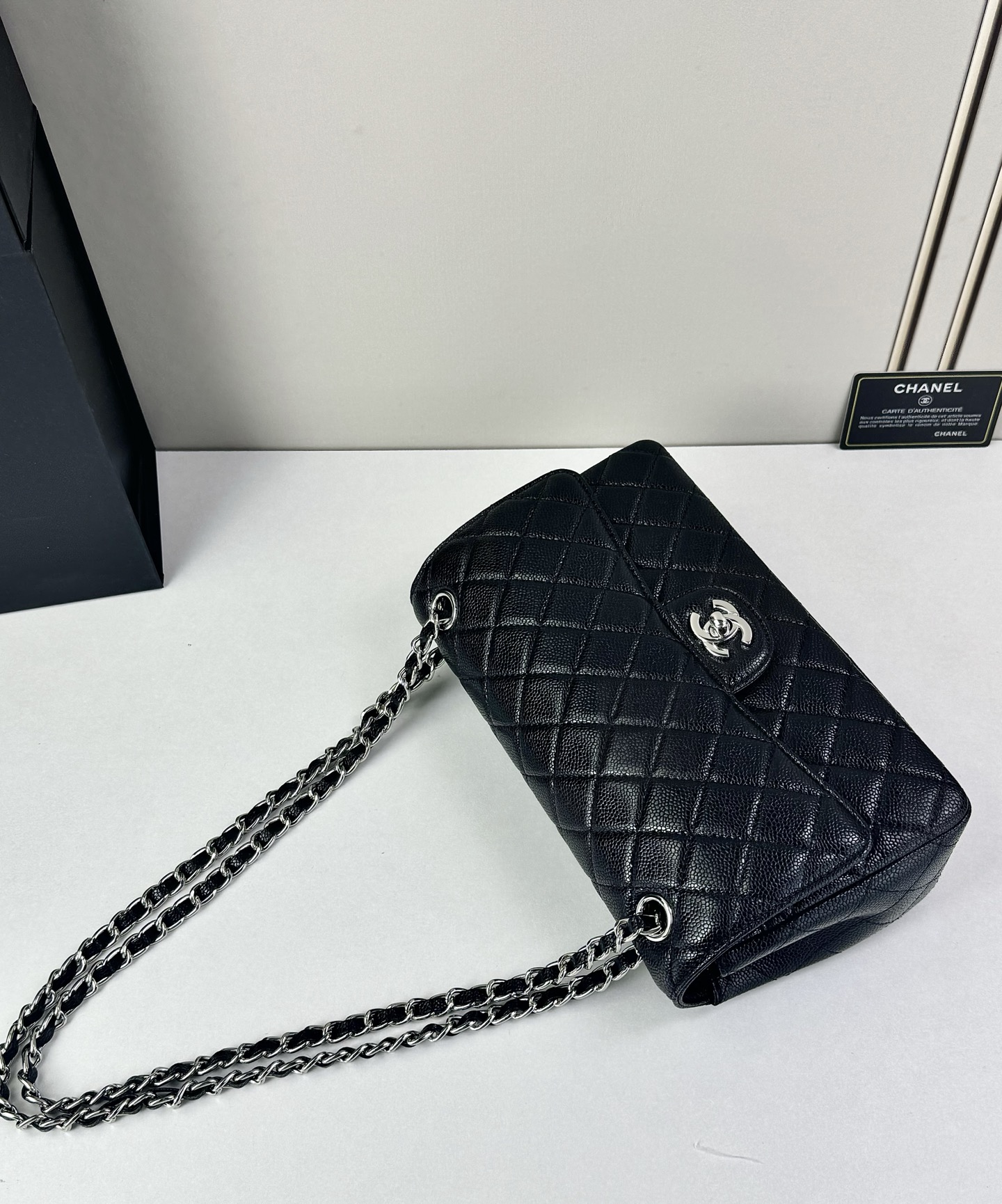 CHANEL Classic 25CF 鱼子酱浅 金扣经典简约大气 优雅永不过时 小牛皮细颗粒鱼子酱外观