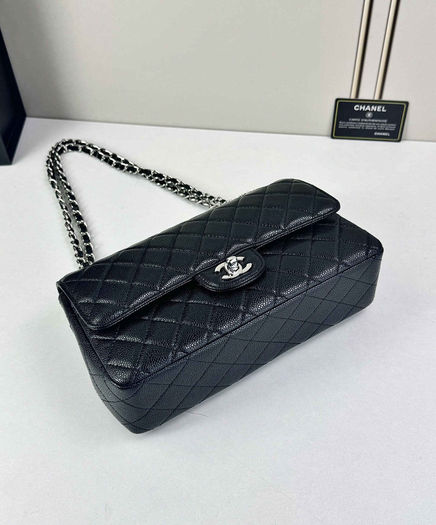 CHANEL Classic 25CF 鱼子酱浅 金扣经典简约大气 优雅永不过时 小牛皮细颗粒鱼子酱外观