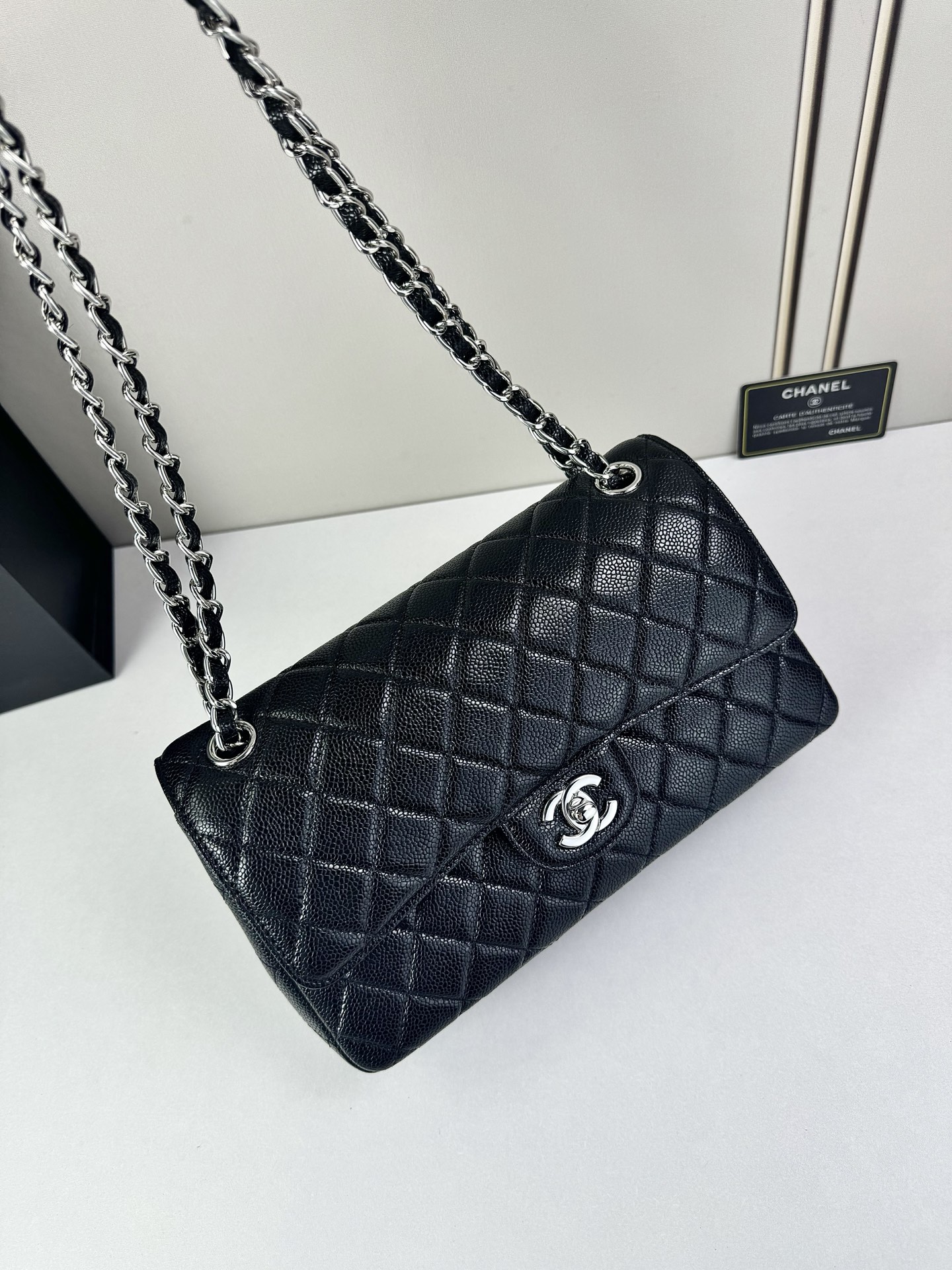 CHANEL Classic 25CF 鱼子酱浅 金扣经典简约大气 优雅永不过时 小牛皮细颗粒鱼子酱外观