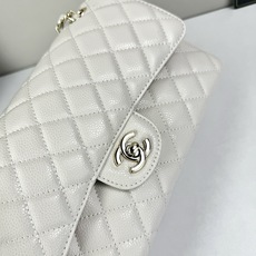 CHANEL Classic 25CF 鱼子酱浅 金扣经典简约大气 优雅永不过时 小牛皮细颗粒鱼子酱外观 CHANEL Classic 25CF 鱼子酱浅 金扣经典简约大气 优雅永不过时 小牛皮细颗粒鱼子酱外观