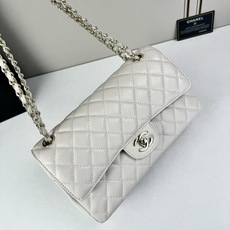 CHANEL Classic 25CF 鱼子酱浅 金扣经典简约大气 优雅永不过时 小牛皮细颗粒鱼子酱外观 CHANEL Classic 25CF 鱼子酱浅 金扣经典简约大气 优雅永不过时 小牛皮细颗粒鱼子酱外观