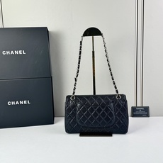 CHANEL Classic 25CF 鱼子酱浅 金扣经典简约大气 优雅永不过时 小牛皮细颗粒鱼子酱外观 CHANEL Classic 25CF 鱼子酱浅 金扣经典简约大气 优雅永不过时 小牛皮细颗粒鱼子酱外观