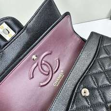 CHANEL Classic 25CF 鱼子酱浅 金扣经典简约大气 优雅永不过时 小牛皮细颗粒鱼子酱外观 CHANEL Classic 25CF 鱼子酱浅 金扣经典简约大气 优雅永不过时 小牛皮细颗粒鱼子酱外观