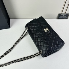 CHANEL Classic 25CF 鱼子酱浅 金扣经典简约大气 优雅永不过时 小牛皮细颗粒鱼子酱外观 CHANEL Classic 25CF 鱼子酱浅 金扣经典简约大气 优雅永不过时 小牛皮细颗粒鱼子酱外观
