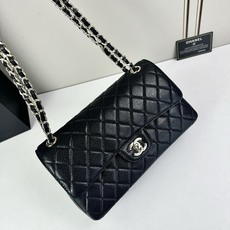 CHANEL Classic 25CF 鱼子酱浅 金扣经典简约大气 优雅永不过时 小牛皮细颗粒鱼子酱外观 CHANEL Classic 25CF 鱼子酱浅 金扣经典简约大气 优雅永不过时 小牛皮细颗粒鱼子酱外观